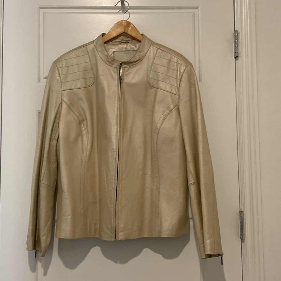 Photo 1 of WOMENS SIZE XXL LEATHER JACKET FROM MACYS