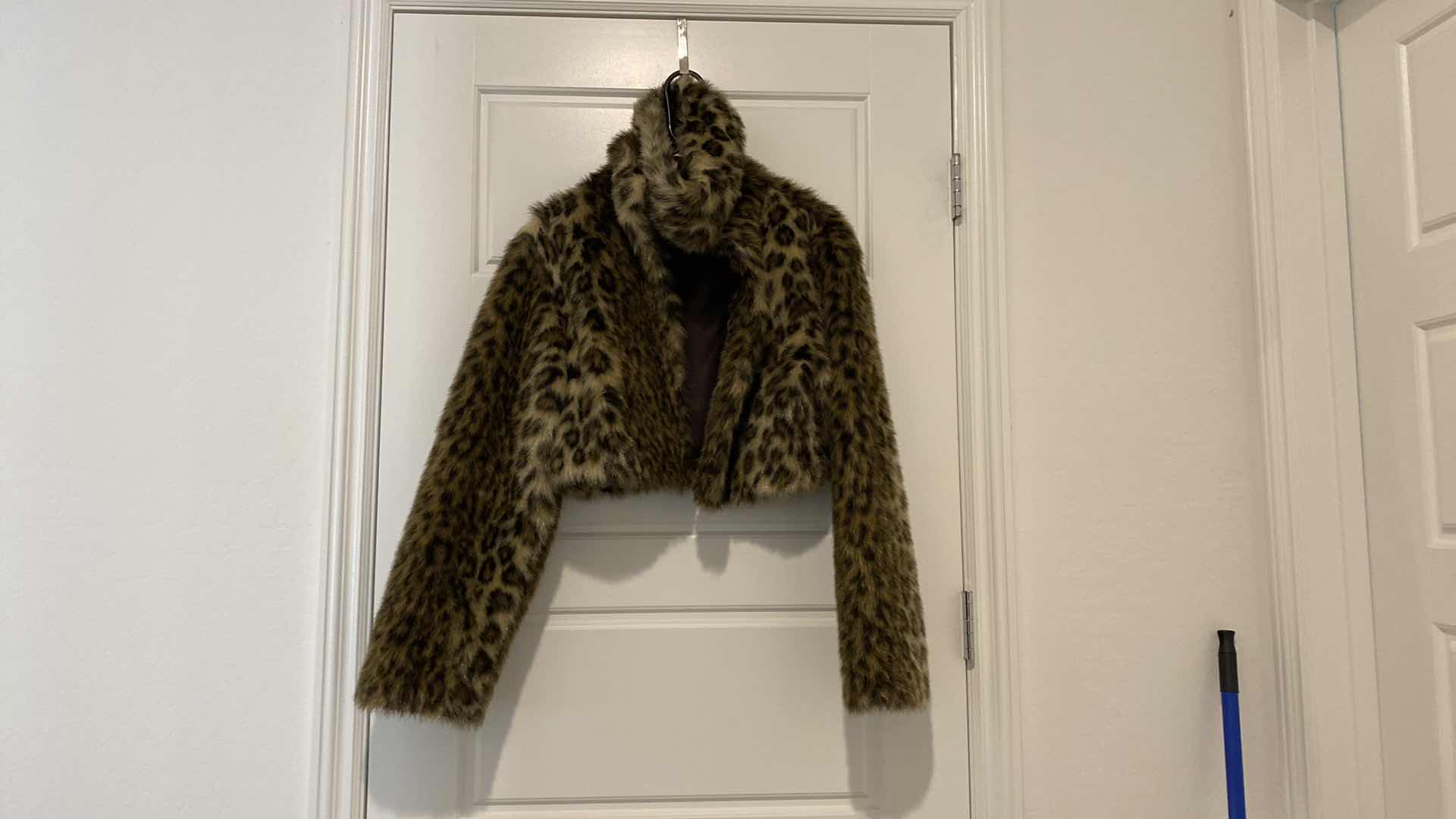 Photo 5 of WOMENS SIZE XL ADORE FAUX FUR CROP JACKET AND HEADBAND