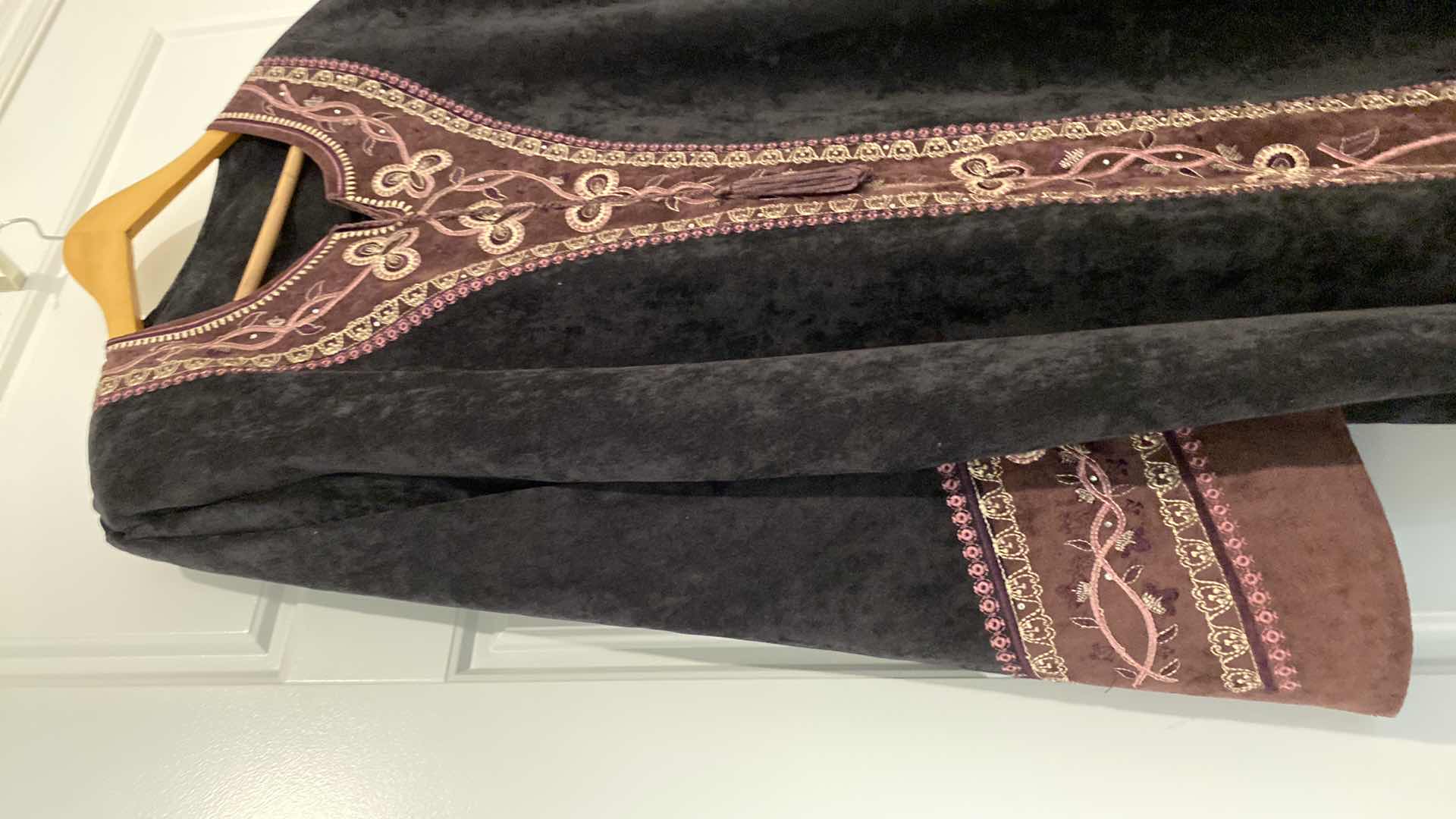 Photo 2 of NEW NO TAG WOMENS SIZE XL CAFTAN