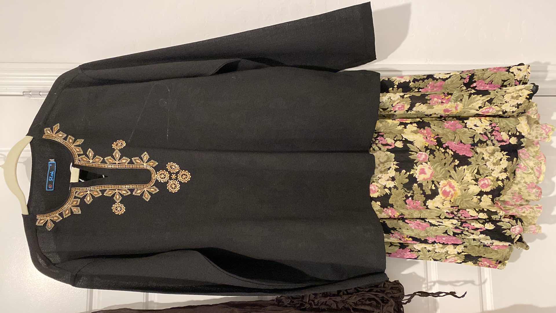 Photo 1 of 4 PIECES WOMENS SIZE XXL CLOTHING