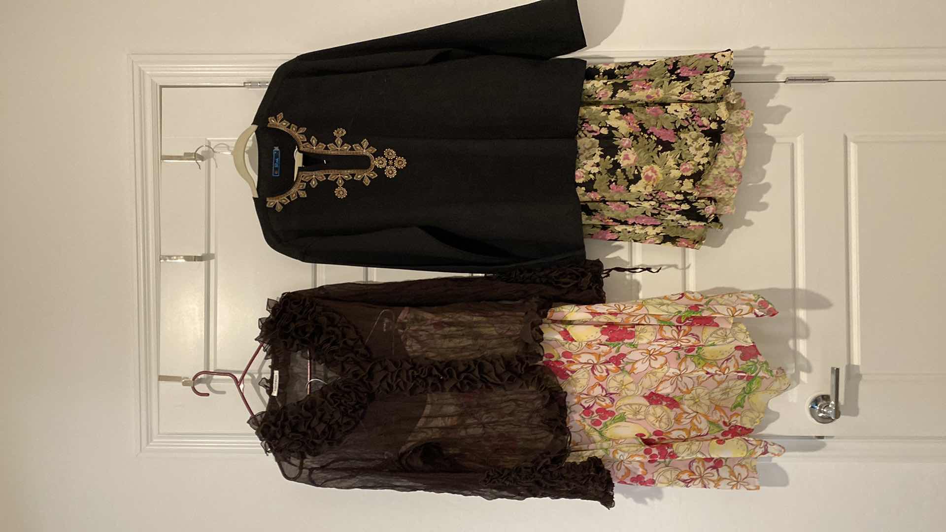 Photo 1 of 4 PIECES WOMENS SIZE XXL CLOTHING