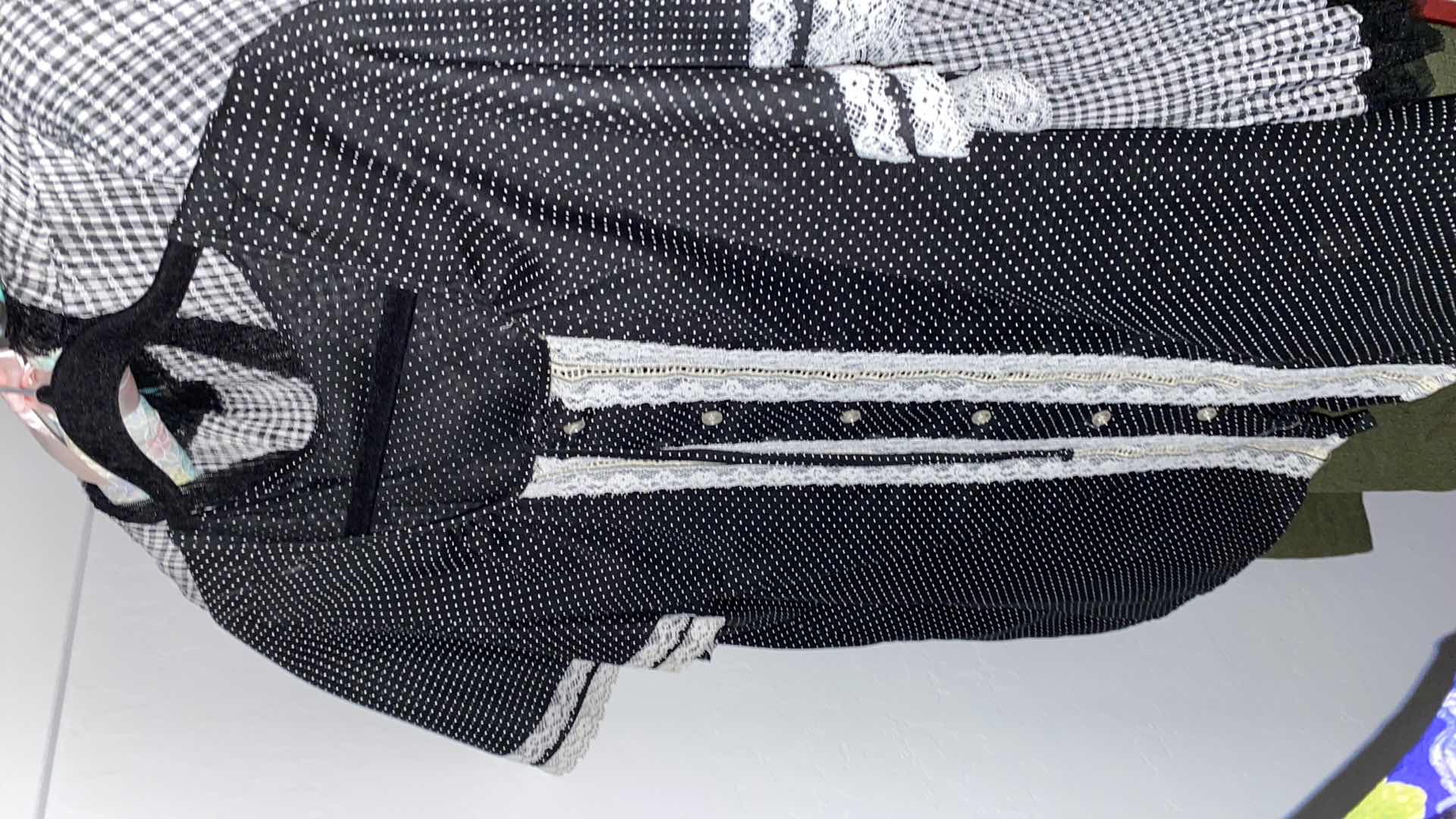 Photo 8 of 8 PIECES WOMENS SIZE XL AND XXL CLOTHING