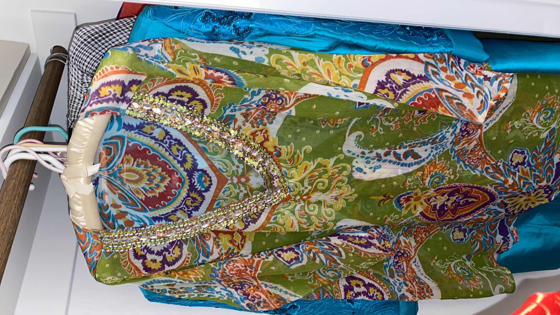 Photo 3 of 8 PIECES WOMENS SIZE XL AND XXL CLOTHING