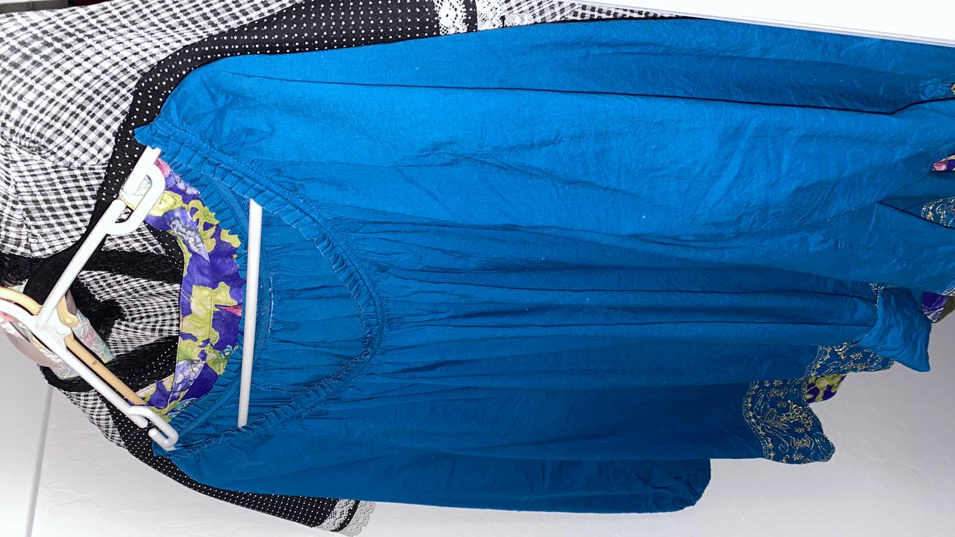 Photo 6 of 8 PIECES WOMENS SIZE XL AND XXL CLOTHING