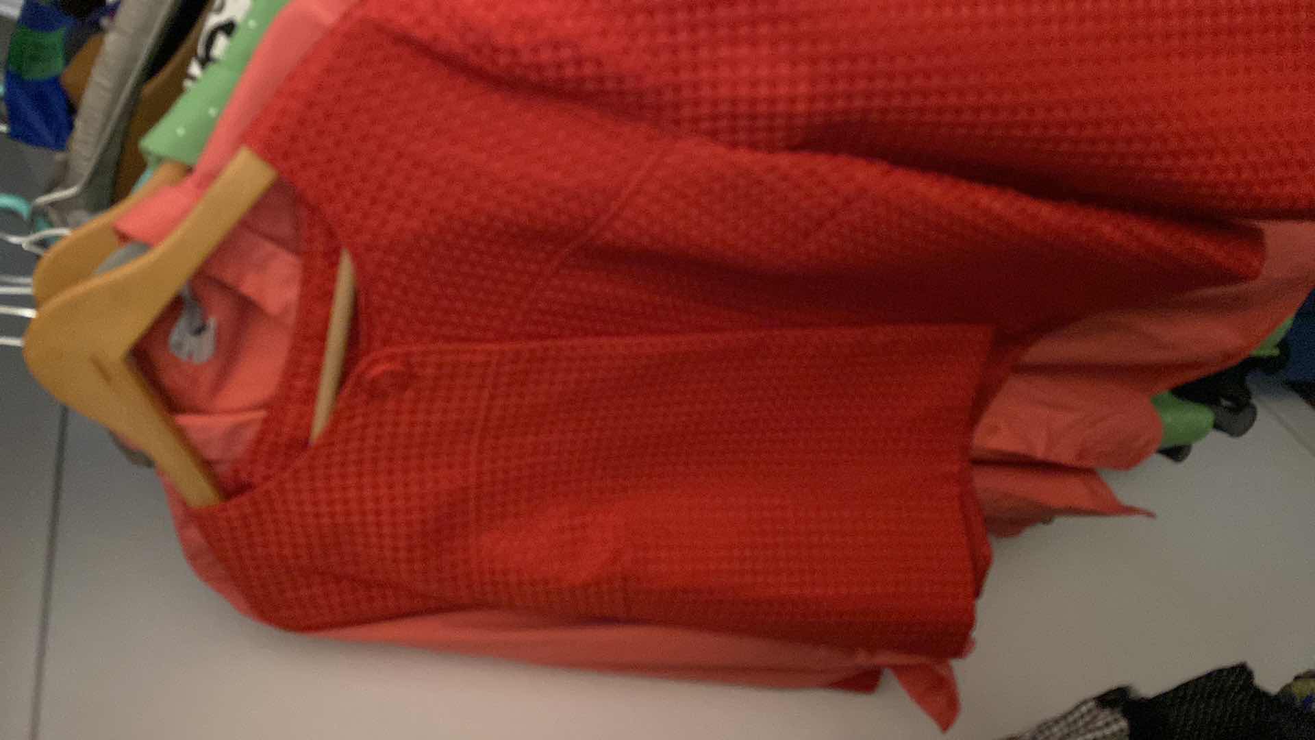 Photo 2 of 8 PIECES WOMENS SIZE XXL CLOTHING