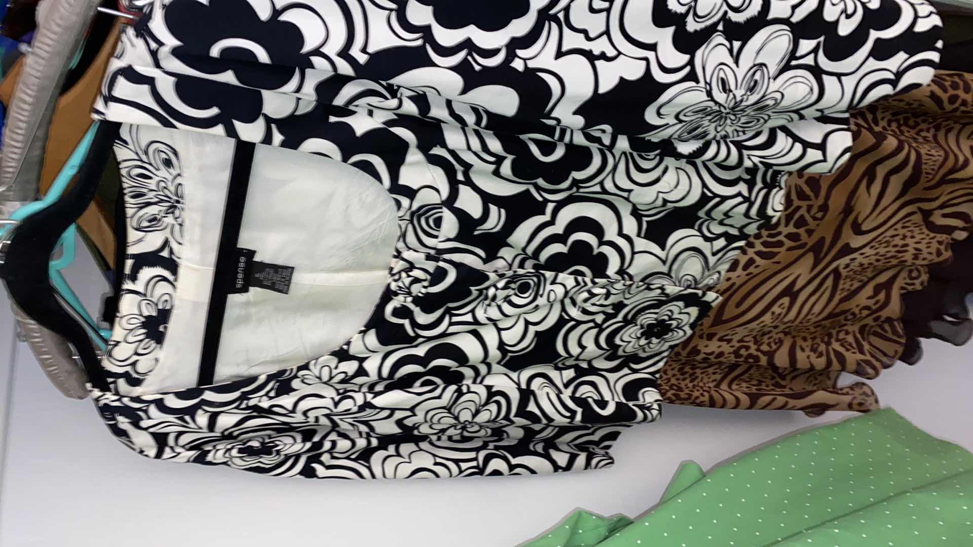 Photo 1 of 8 PIECES WOMENS SIZE XXL CLOTHING