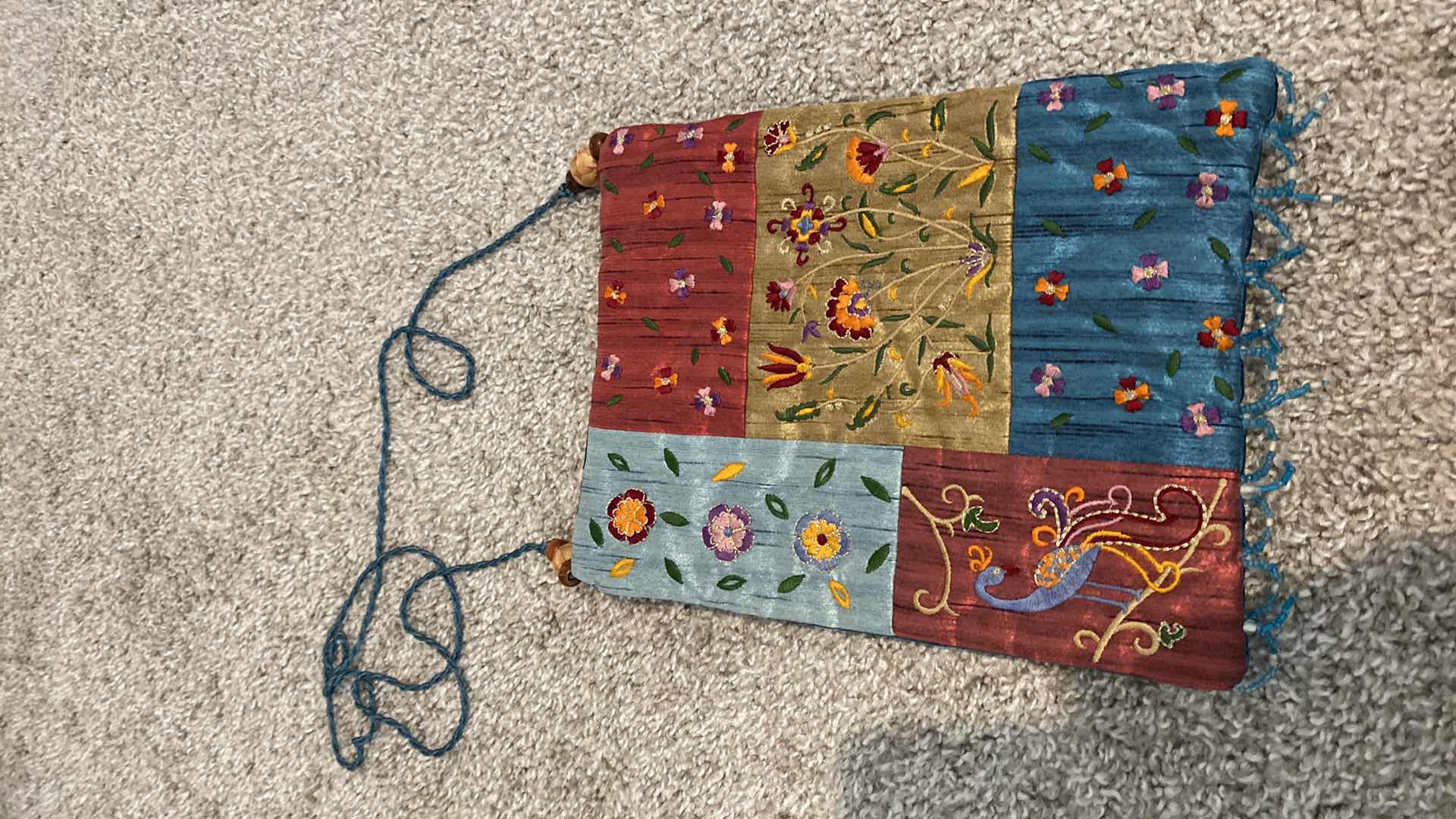 Photo 4 of WOMENS NEW CROSS BODY BAG