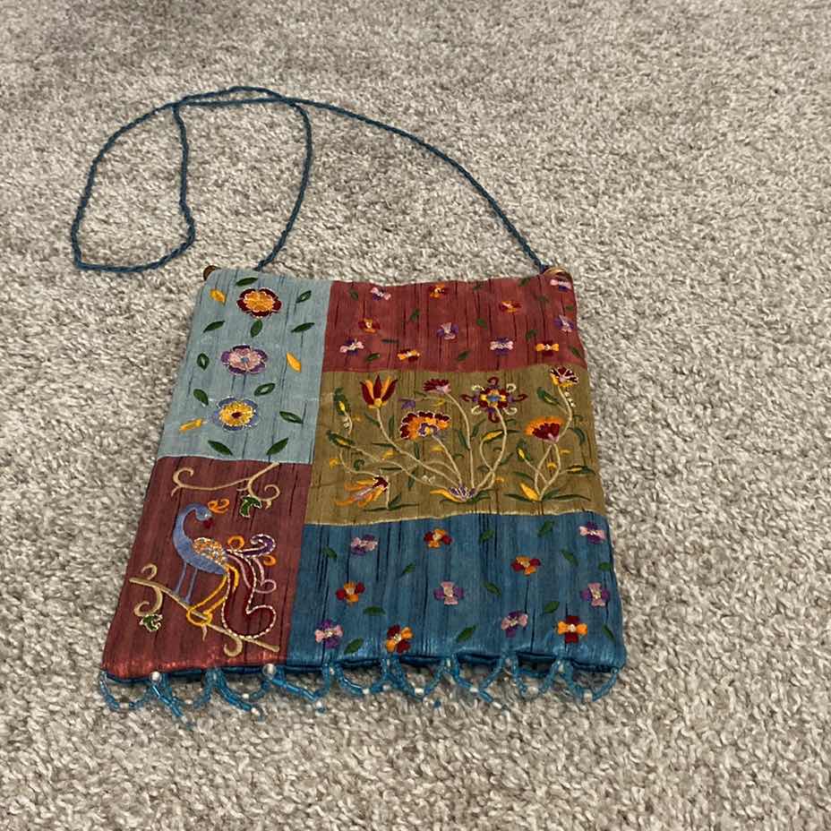 Photo 1 of WOMENS NEW CROSS BODY BAG