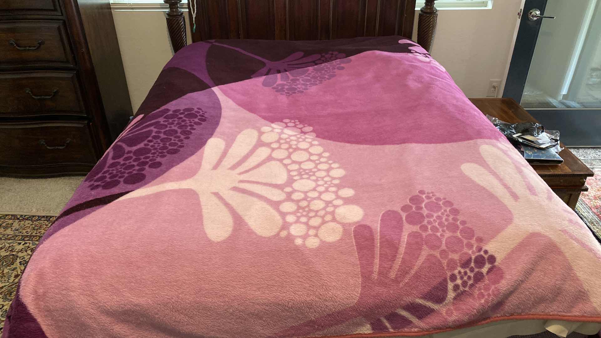 Photo 4 of QUEEN SIZE GOLD SILK COVERLET AND BLANKET