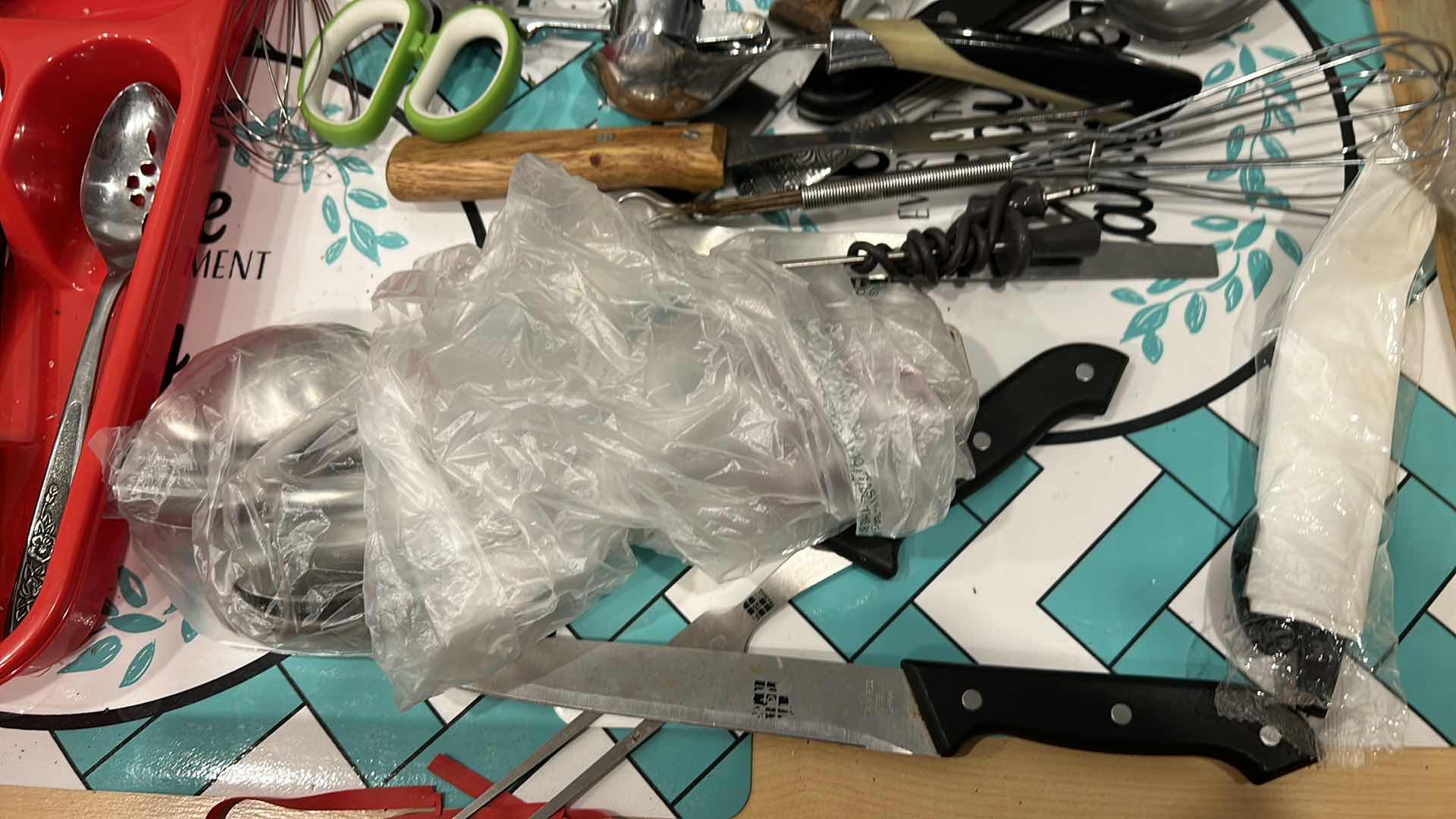 Photo 1 of CONTENTS OF DRAWER