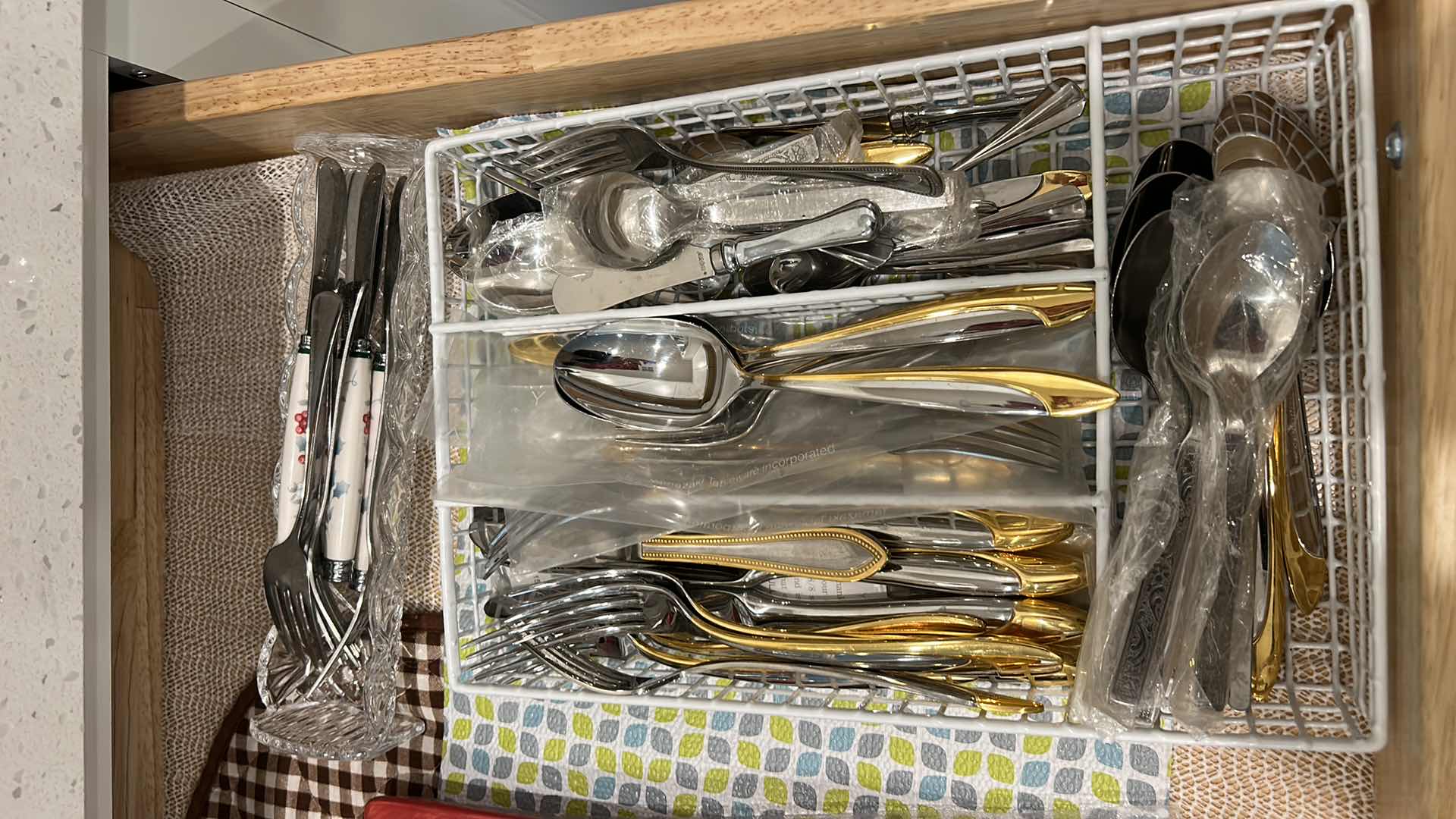 Photo 1 of CONTENTS OF DRAWER