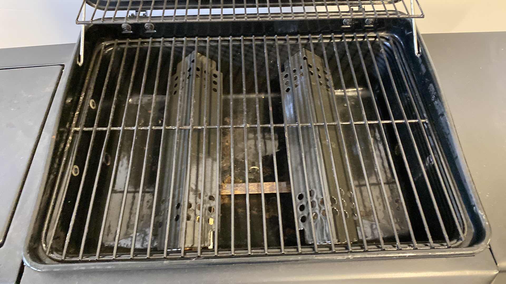 Photo 5 of CHAR-BROIL BBQ WITH PROPANE TANK AND GRILL COVER