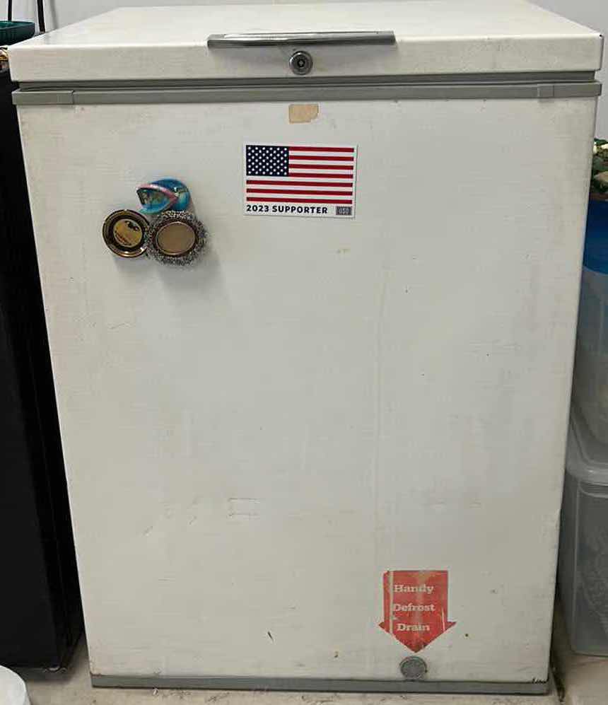 Photo 1 of SIGNATURE 2000 5.4 CU FT CHEST FREEZER