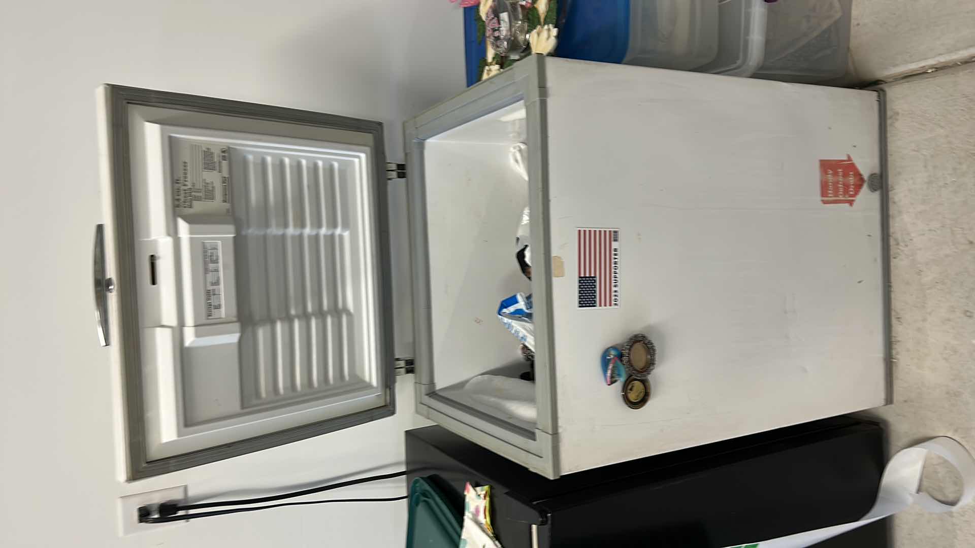 Photo 1 of SIGNATURE 2000 5.4 CU FT CHEST FREEZER