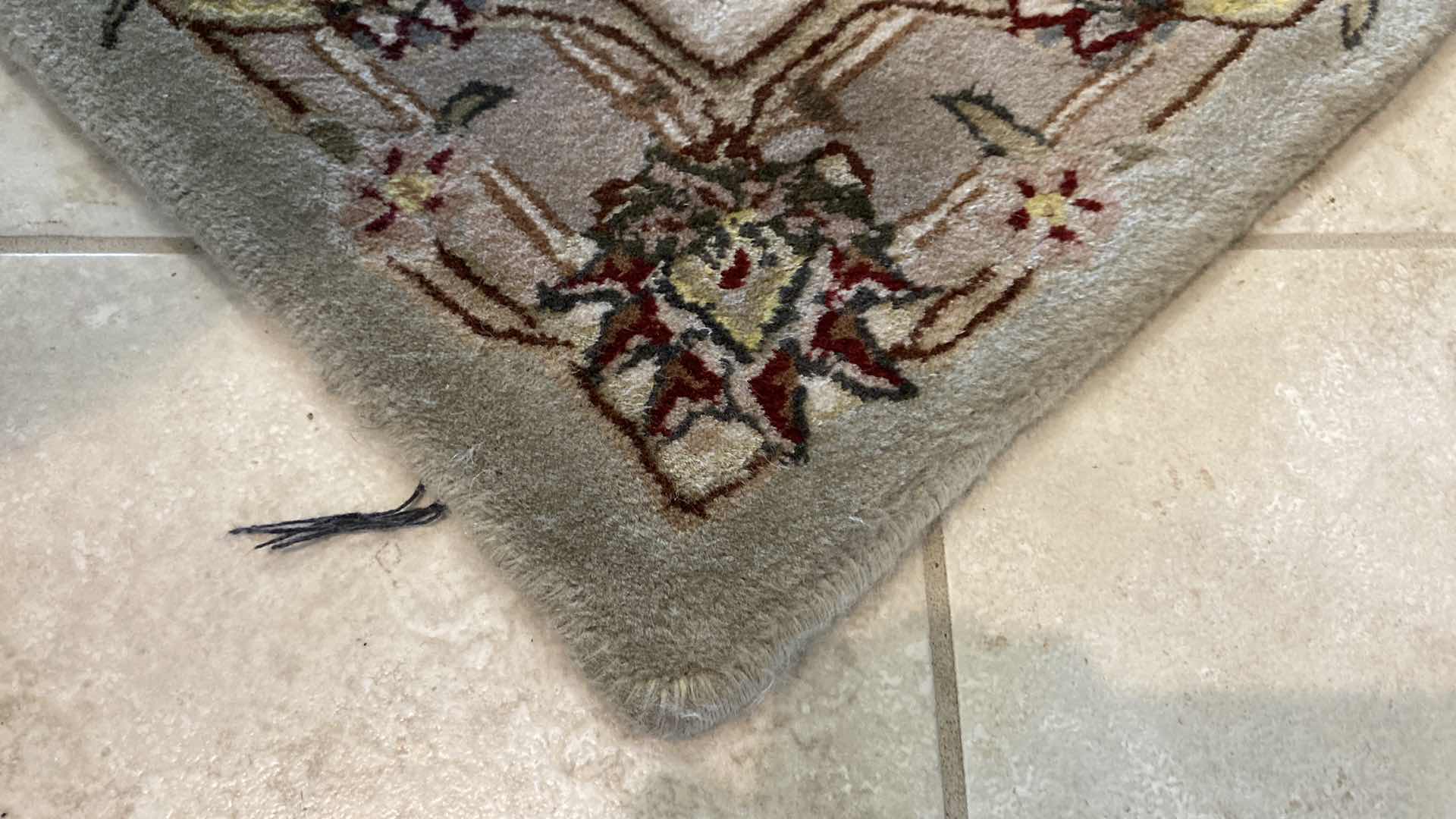 Photo 1 of NOURISON 2000 COLLECTION NEW ZEALAND WOOL AREA RUG 7’9” X 9’9”