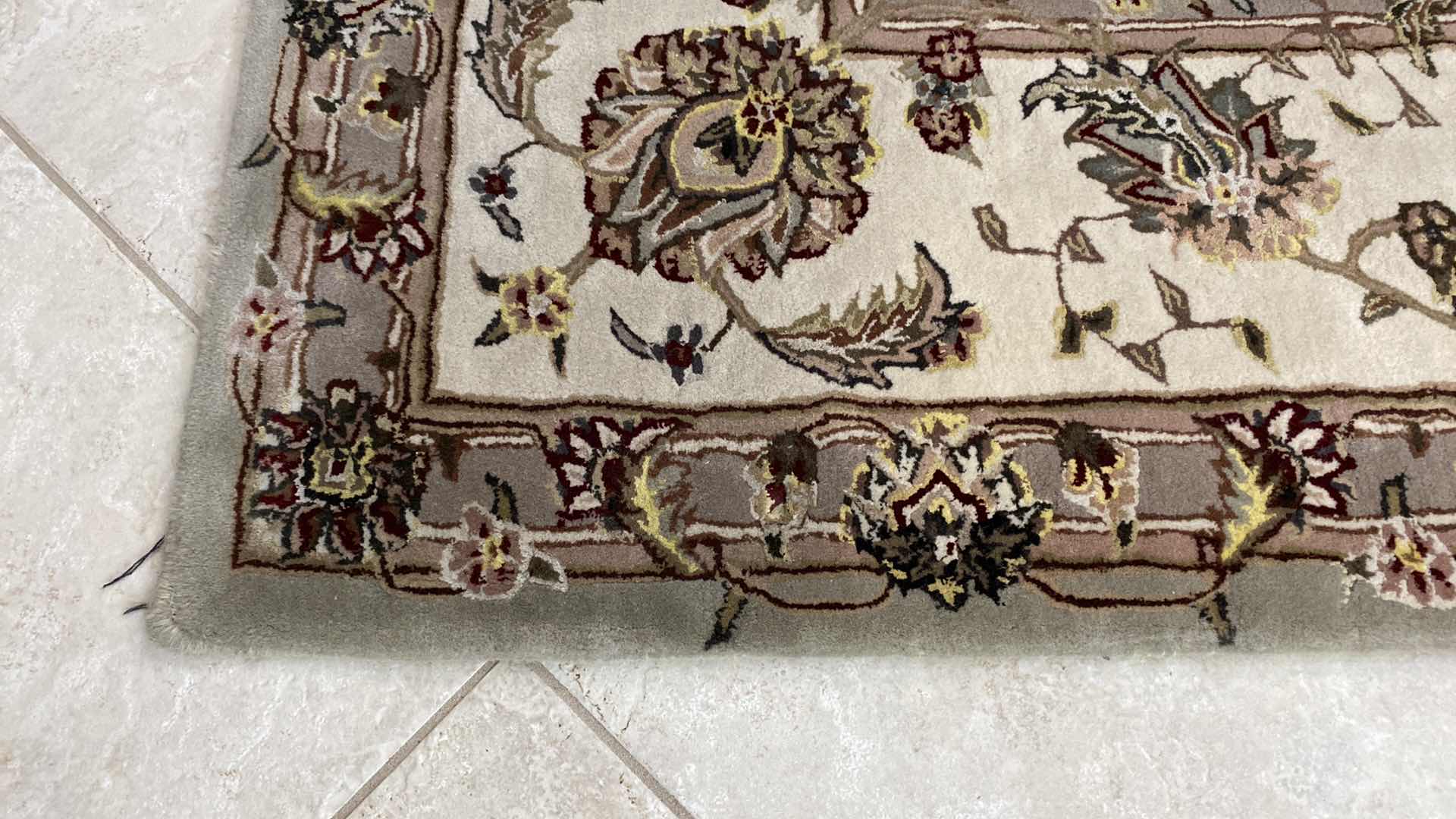 Photo 1 of NOURISON 2000 COLLECTION NEW ZEALAND WOOL AREA RUG 7’9” X 9’9”