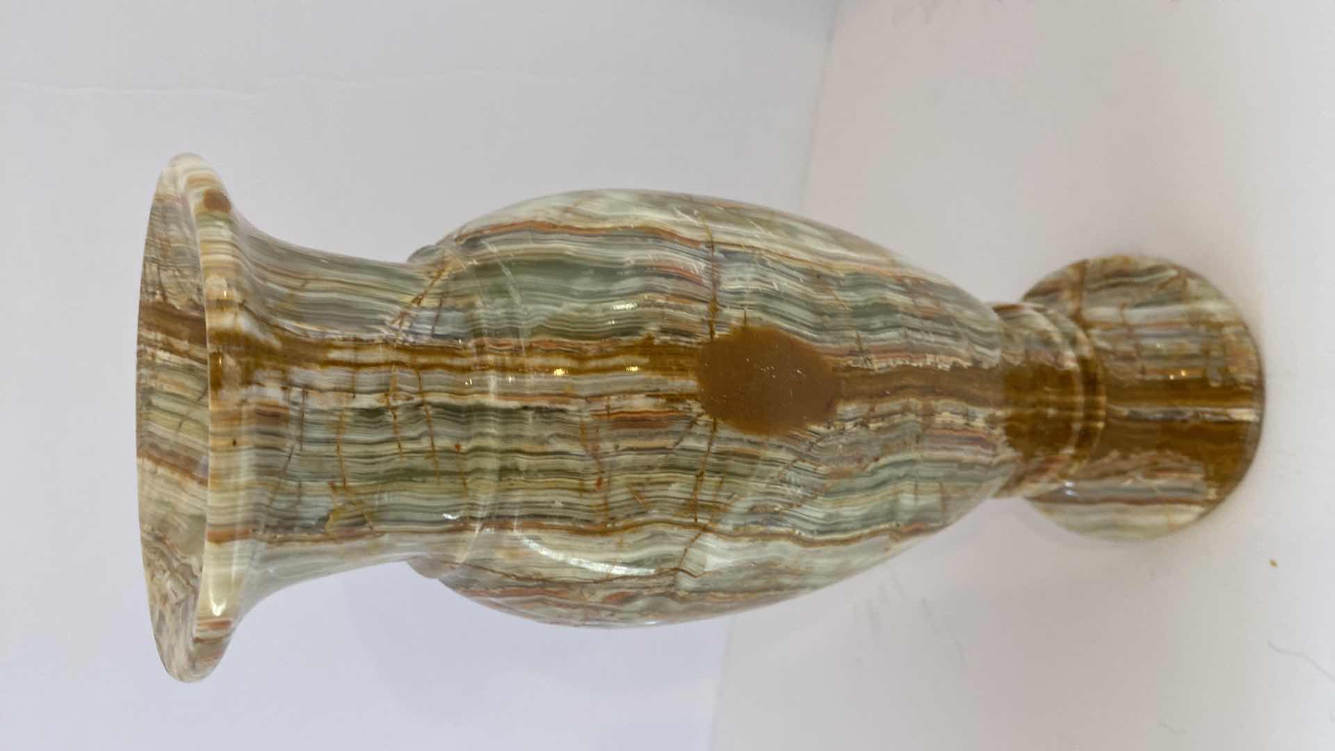 Photo 1 of ONYX VASE H 11.75”