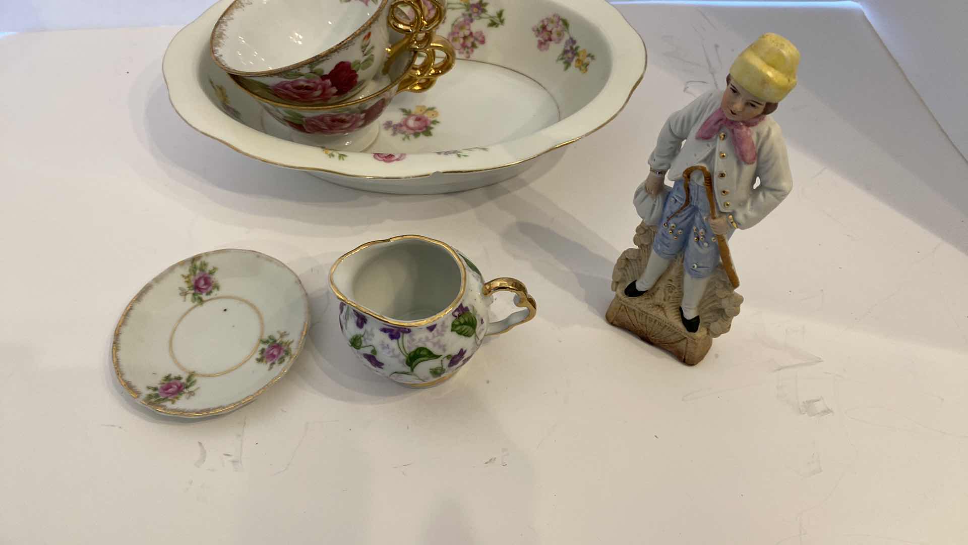 Photo 1 of 6 PIECES ASSORTED PORCELAIN