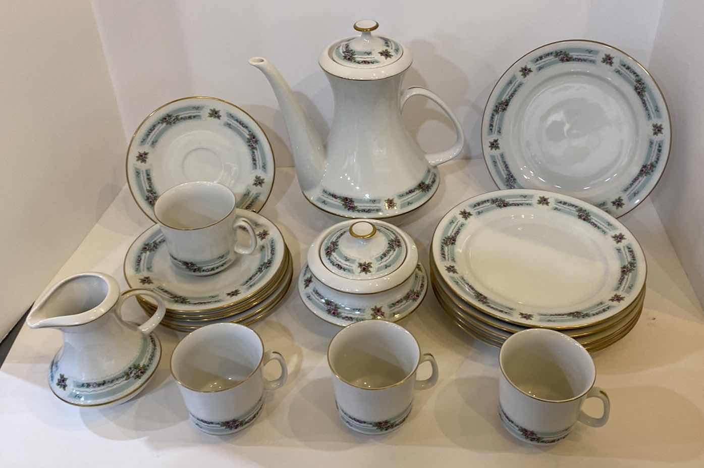 Photo 1 of PORCELAIN FINE DE BOHEME CZECHOSLOVAKIA CARLSBAD TEA SET 21 PIECES