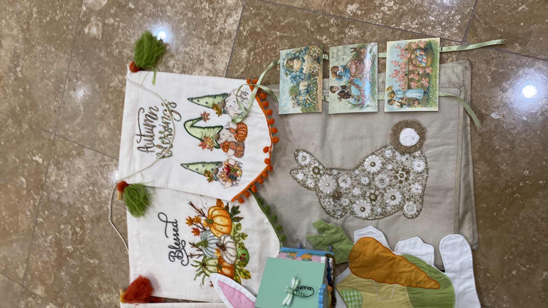 Photo 1 of HOLIDAY DECOR