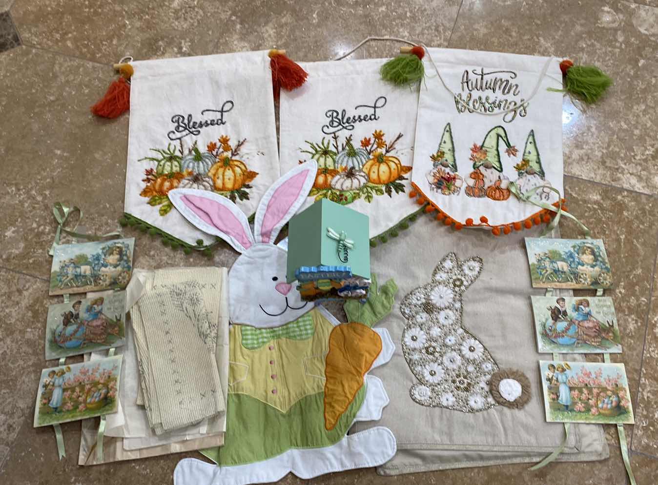 Photo 1 of HOLIDAY DECOR