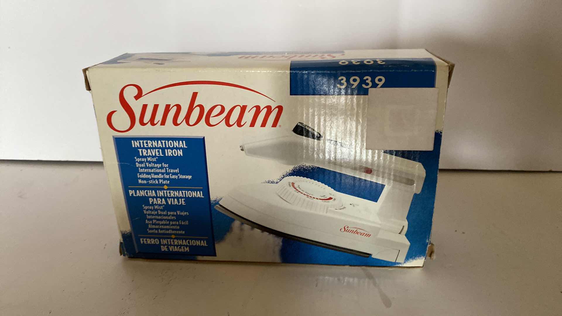 Photo 1 of LUNCH BAG AND SUNBEAM HAND MIXER