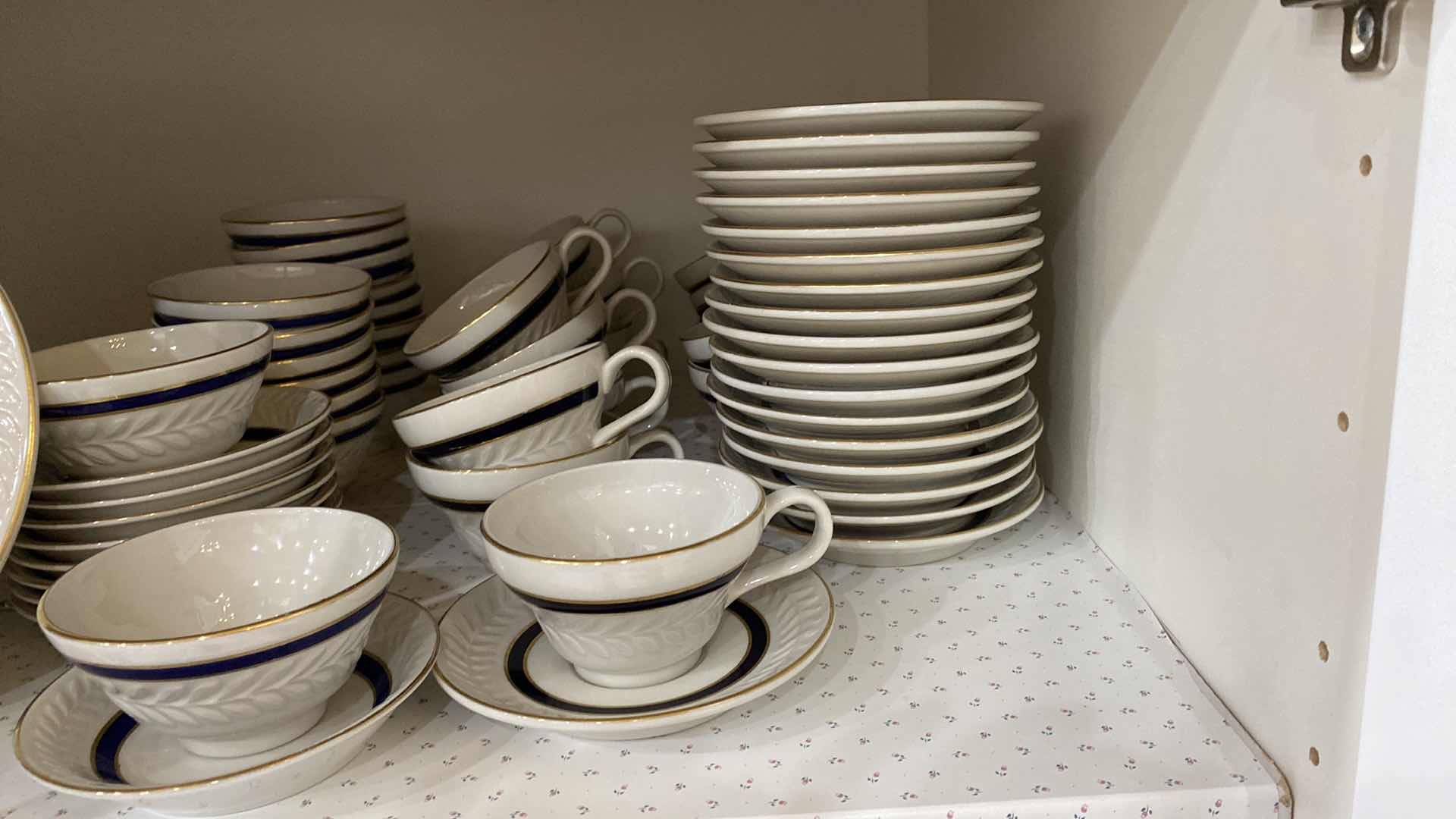 Photo 1 of 96 PIECES SHENAGO CHINA BY ANCHOR HOCKING