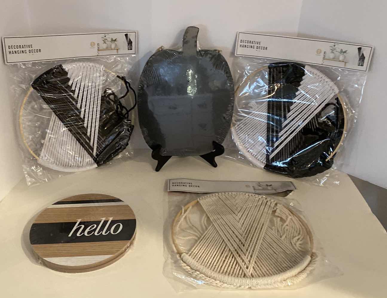 Photo 1 of 3 PIECES WIOD DECOR AND 3 HANGING DECOR