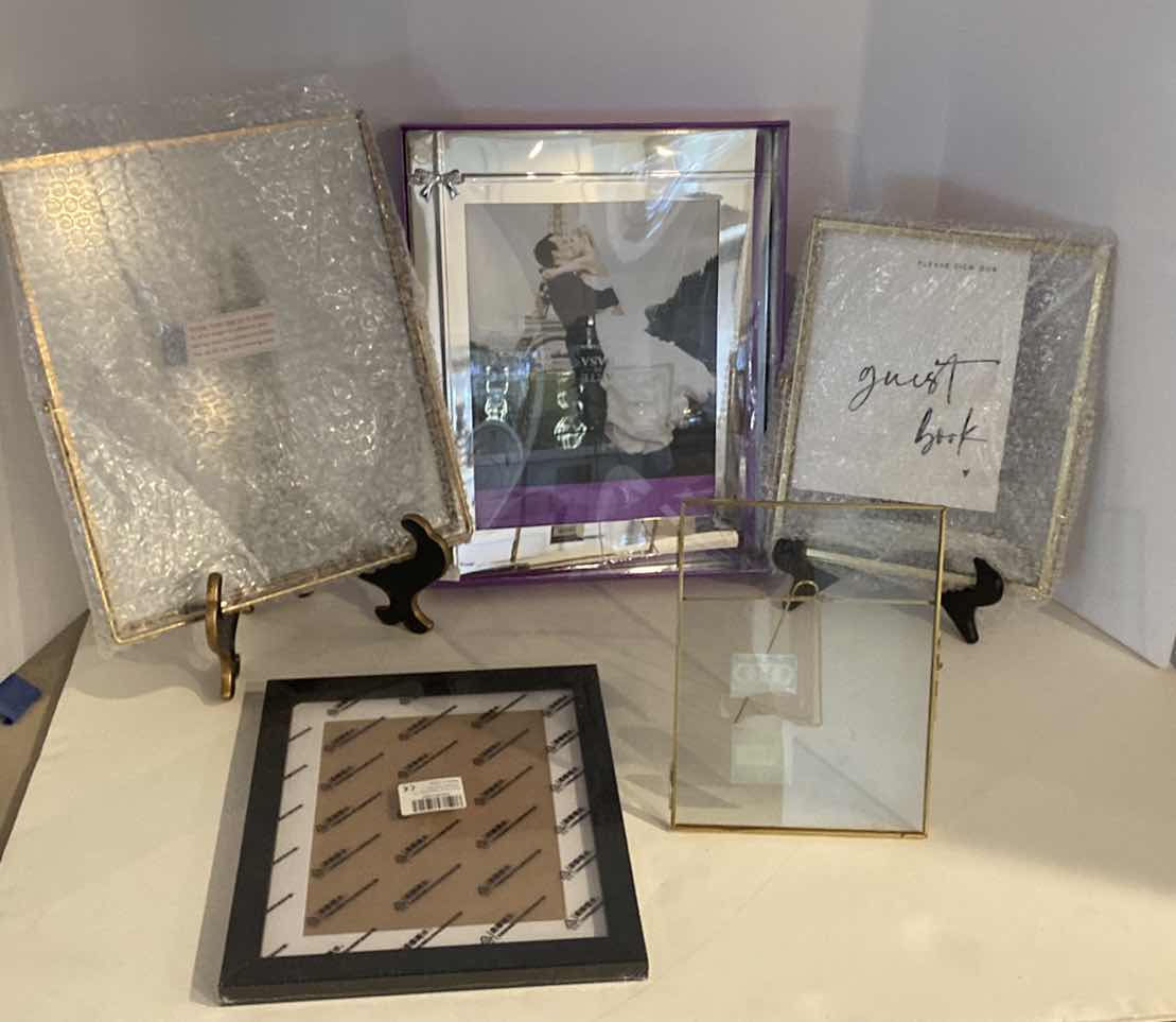 Photo 1 of 5 PHOTO FRAMES/ALBUMS