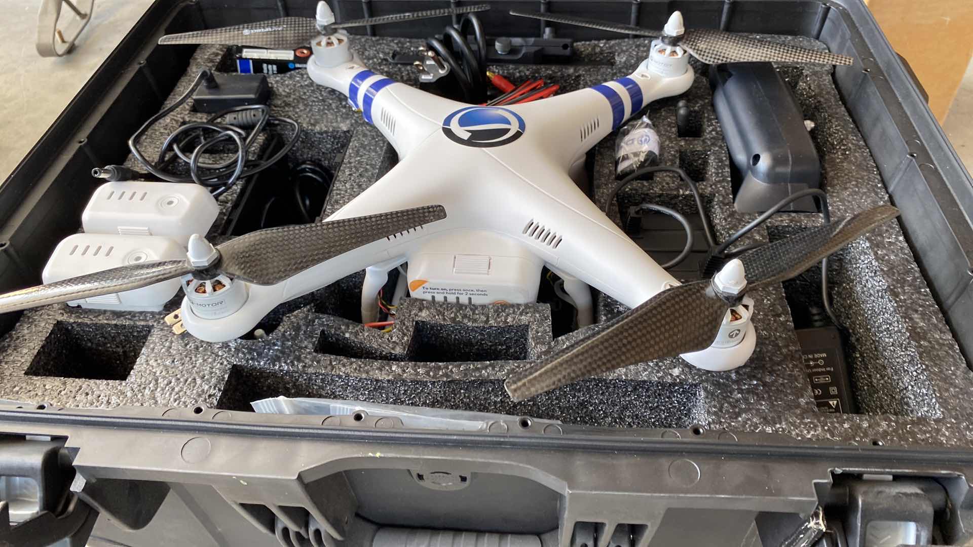 Photo 2 of DSLR PROS DROAN IN CASE