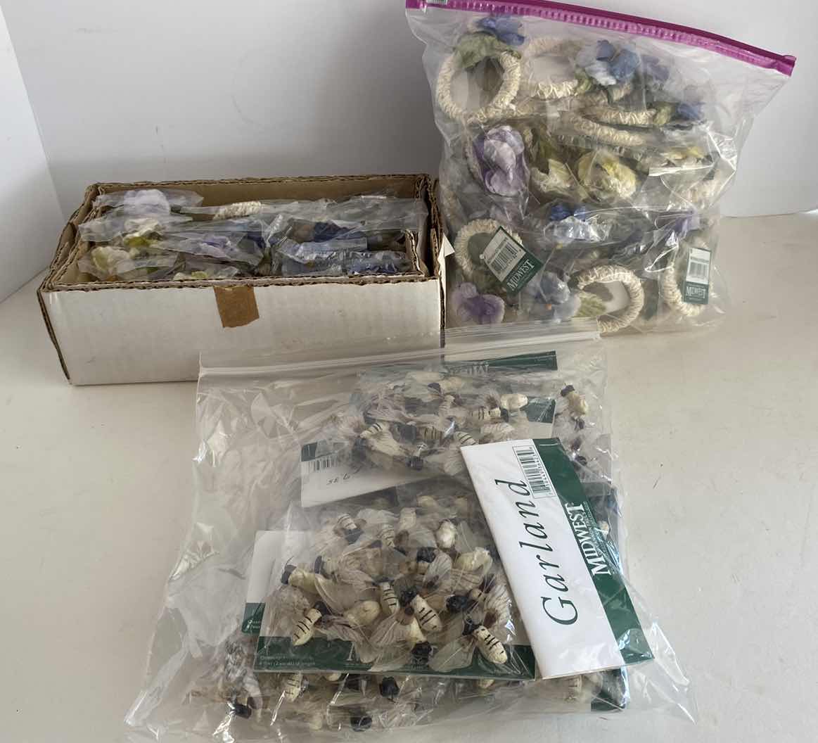 Photo 1 of NAPKIN RINGS AND GARLAND