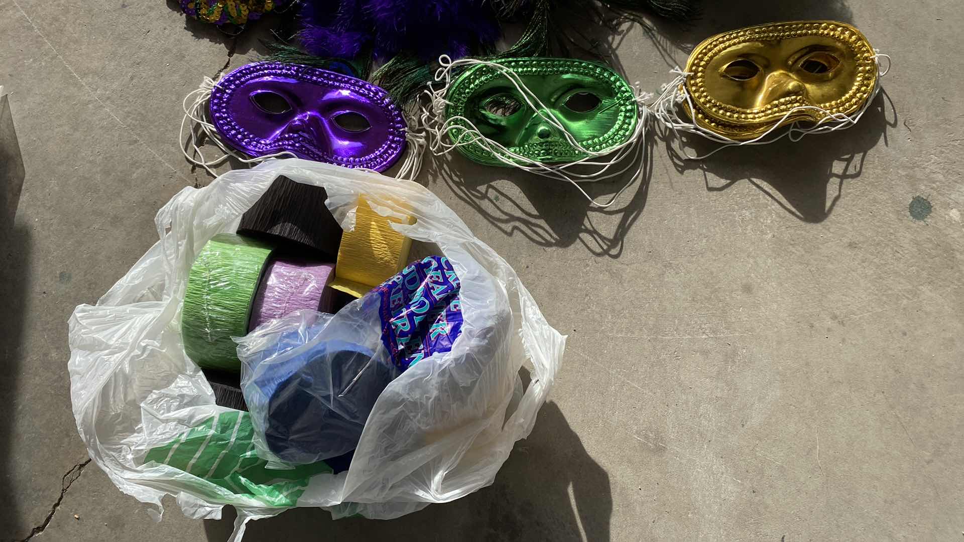 Photo 1 of MARDI GRAS PARTY ITEMS