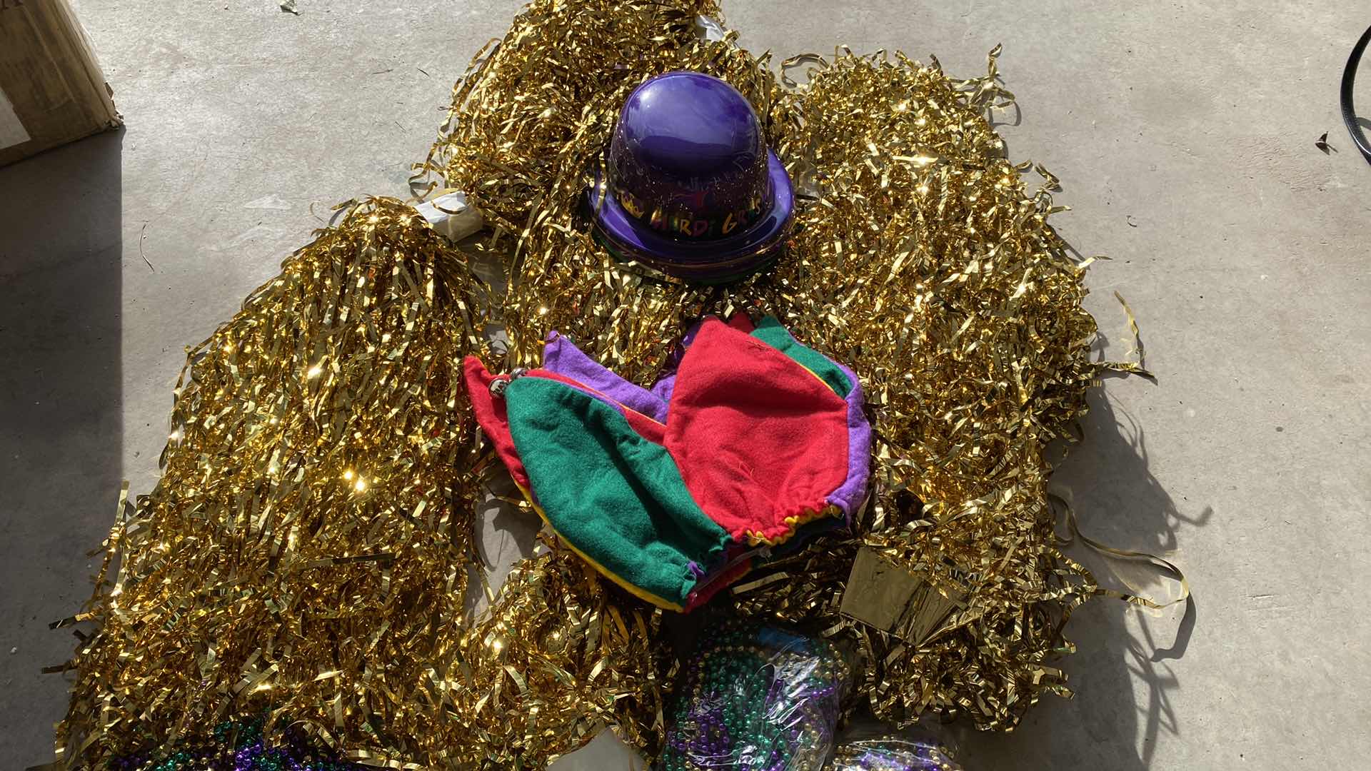 Photo 1 of MARDI GRAS PARTY ITEMS