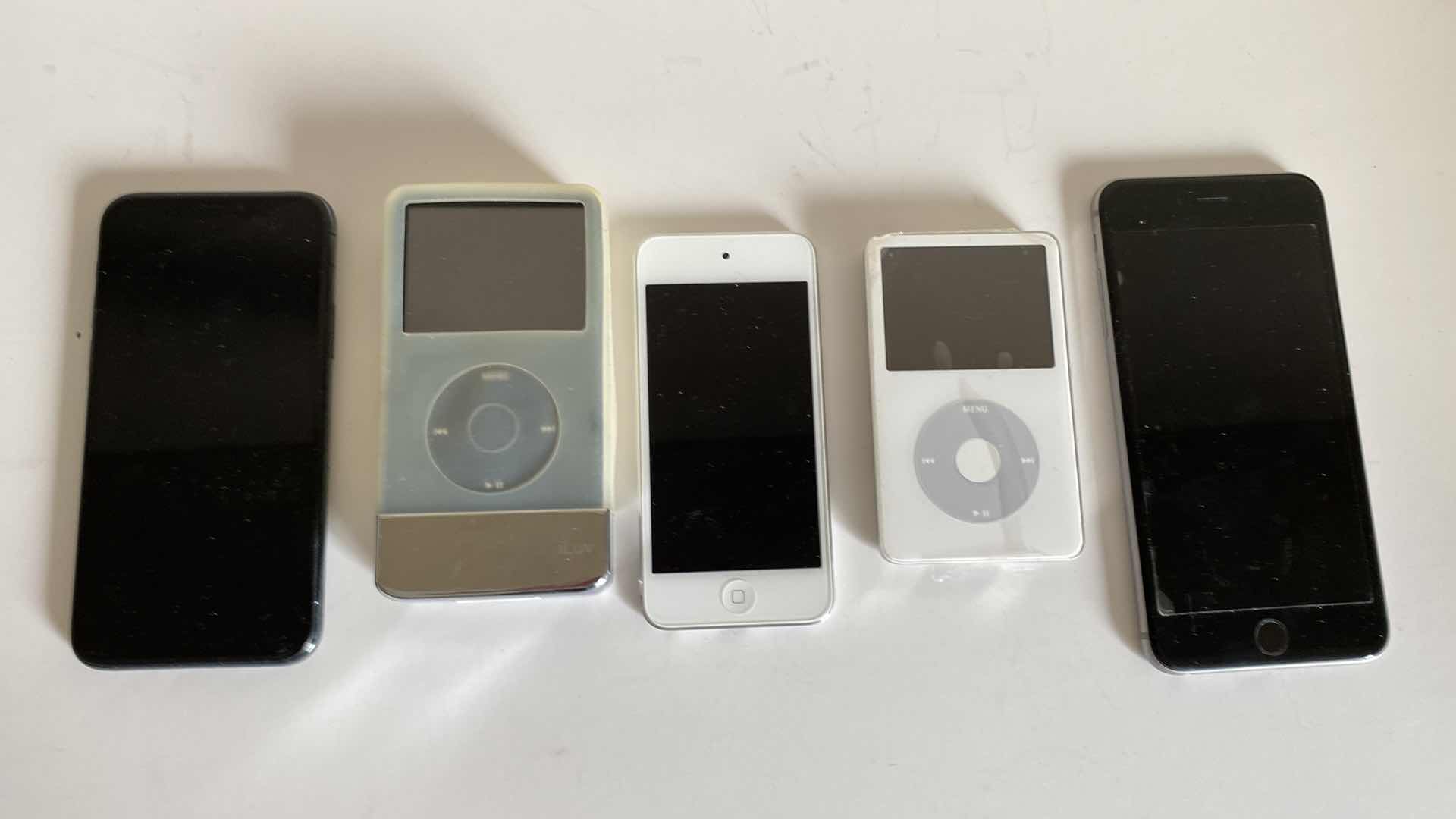 Photo 7 of ELECTRONICS ASSORTMENT APPLE AND MORE