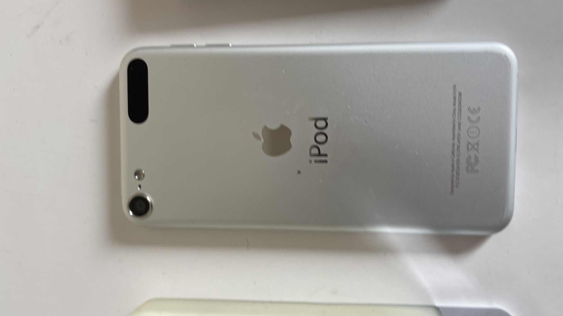 Photo 10 of ELECTRONICS ASSORTMENT APPLE AND MORE