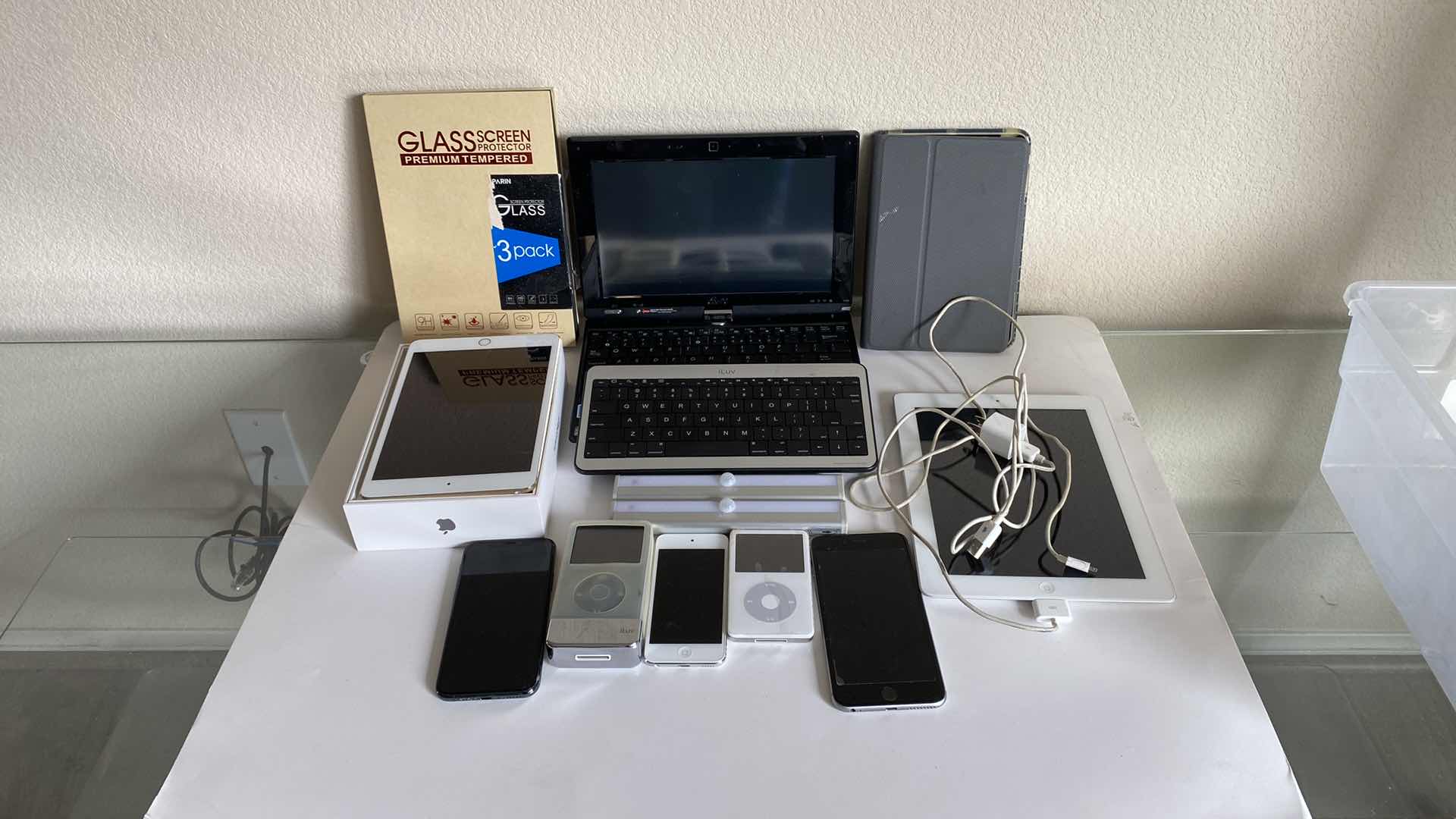 Photo 1 of ELECTRONICS ASSORTMENT APPLE AND MORE