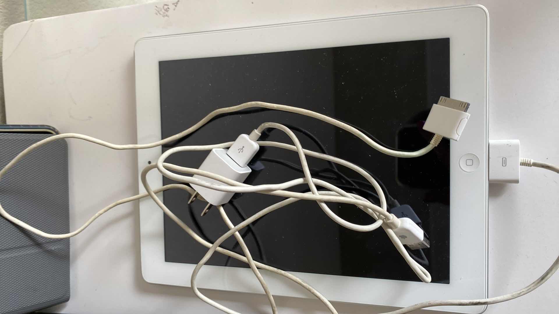 Photo 4 of ELECTRONICS ASSORTMENT APPLE AND MORE