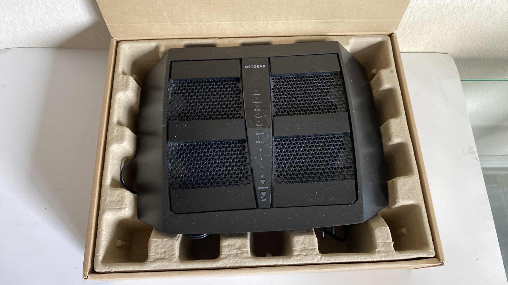 Photo 1 of NETGEAR NIGHTHAWK C6 ROUTER