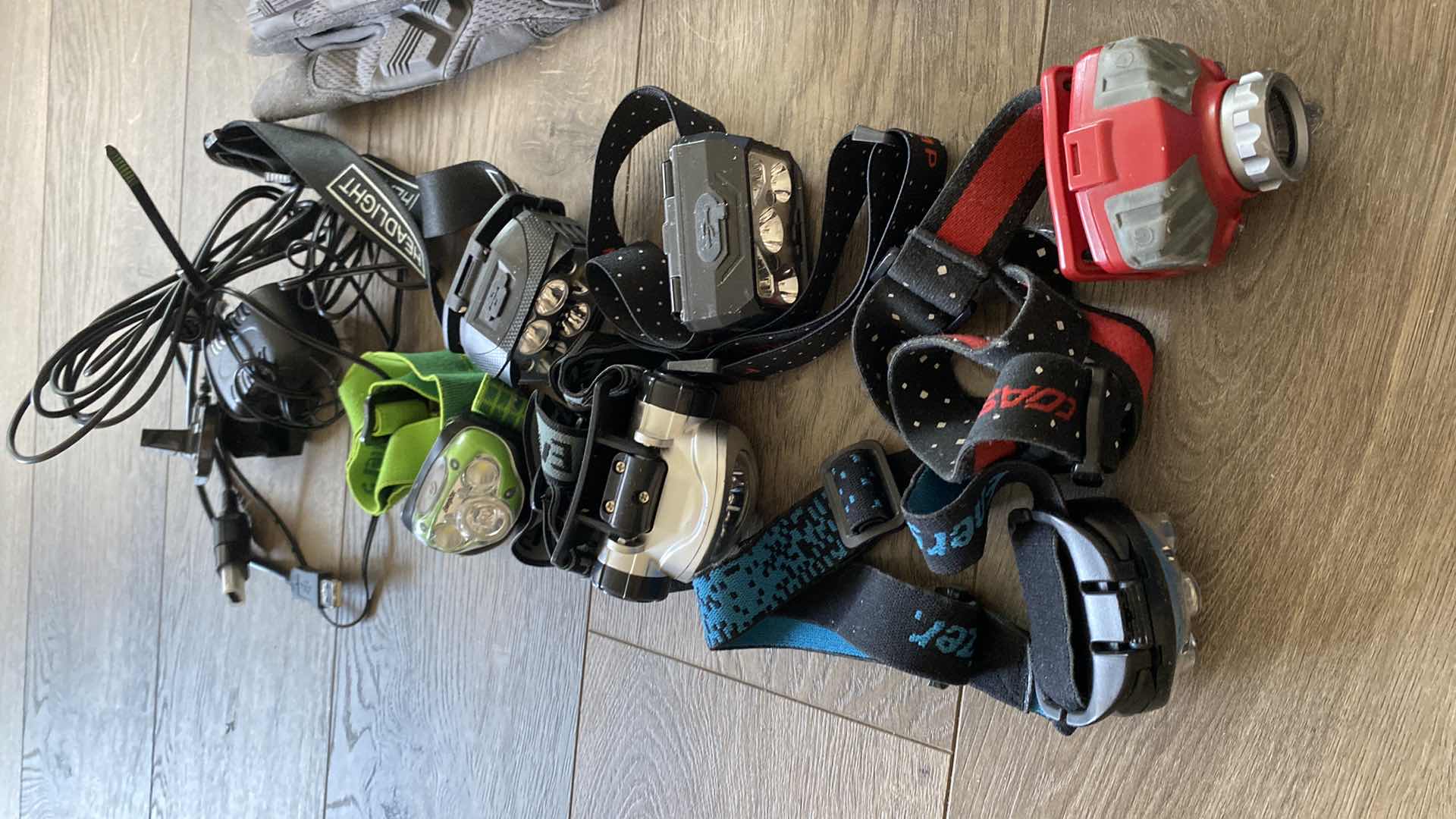 Photo 1 of HEADLAMPS AND HOUSEHOLD ITEMS