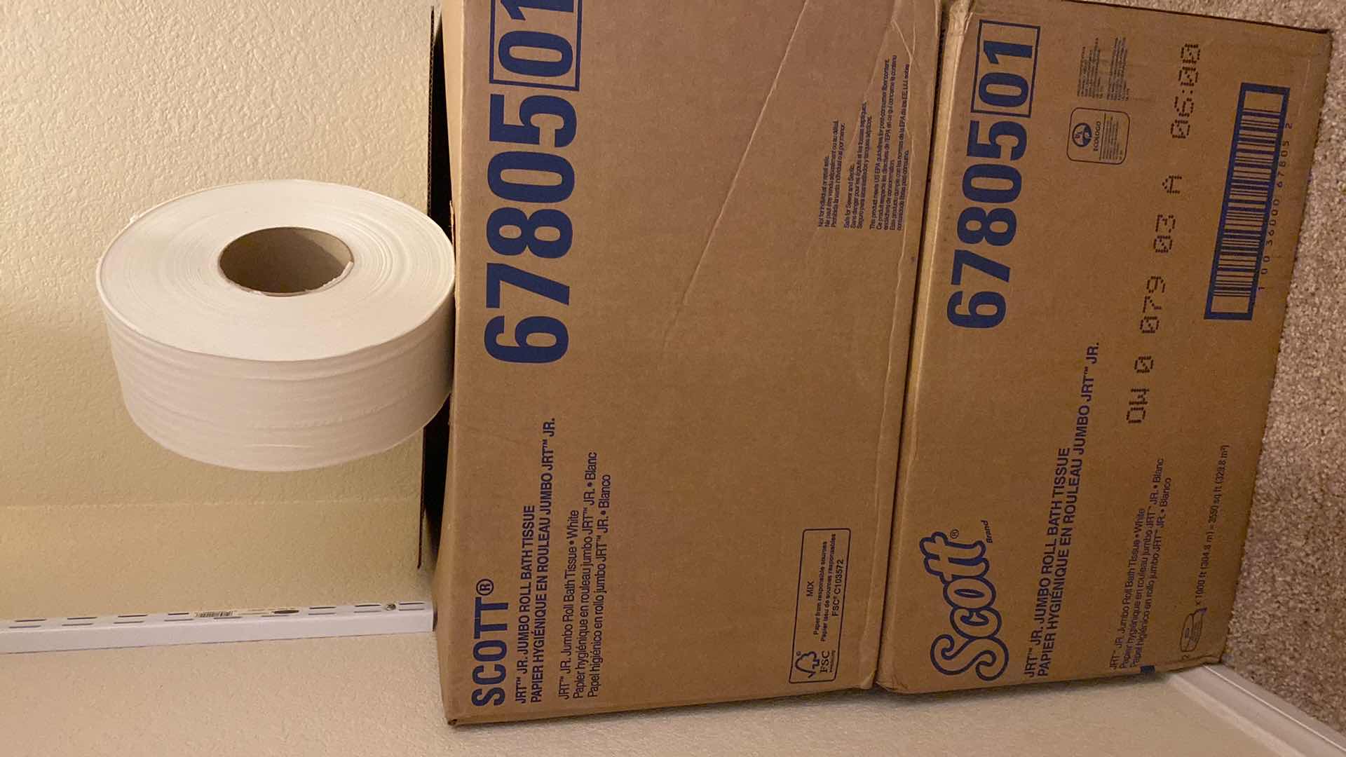 Photo 1 of KIMBERLY CLARK 20 ROLLS SCOTT JR. JUMBO ROLLS TOILET PAPER