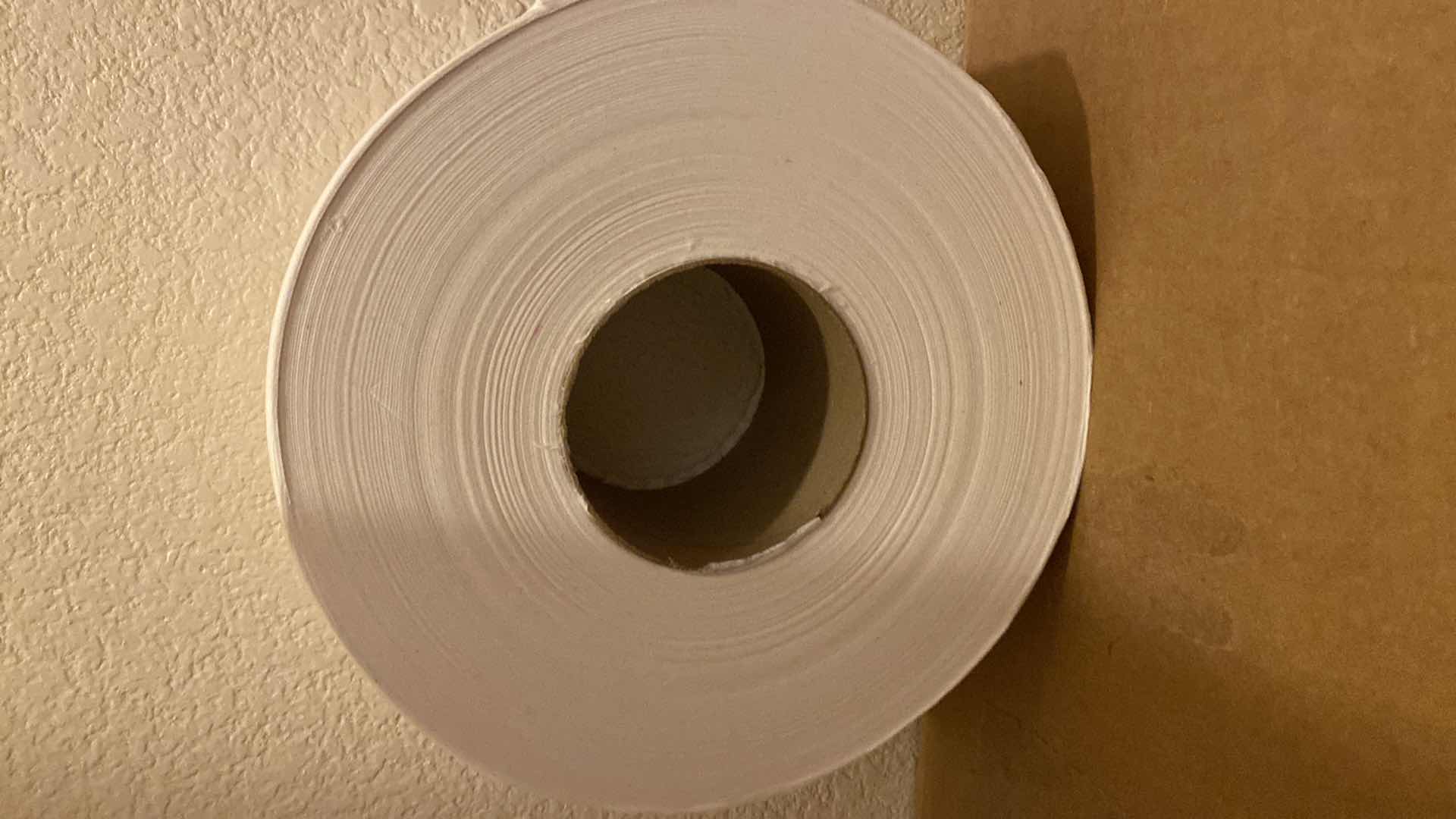 Photo 1 of KIMBERLY CLARK 20 ROLLS SCOTT JR. JUMBO ROLLS TOILET PAPER