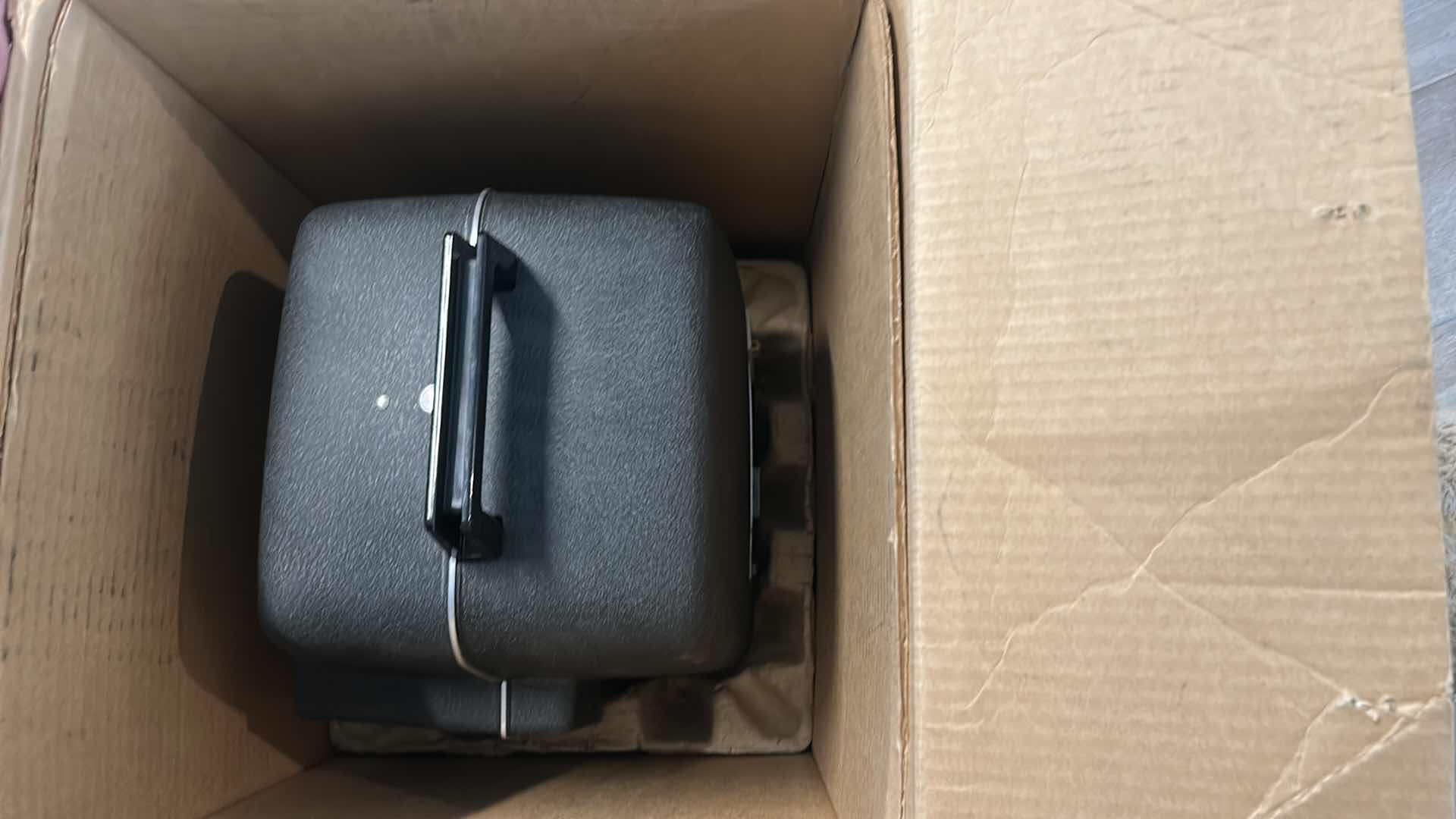 Photo 1 of BELL & HOWELL AUTOMATIC THREADING MODEL383Y FILMOVARA ZIOM LENS