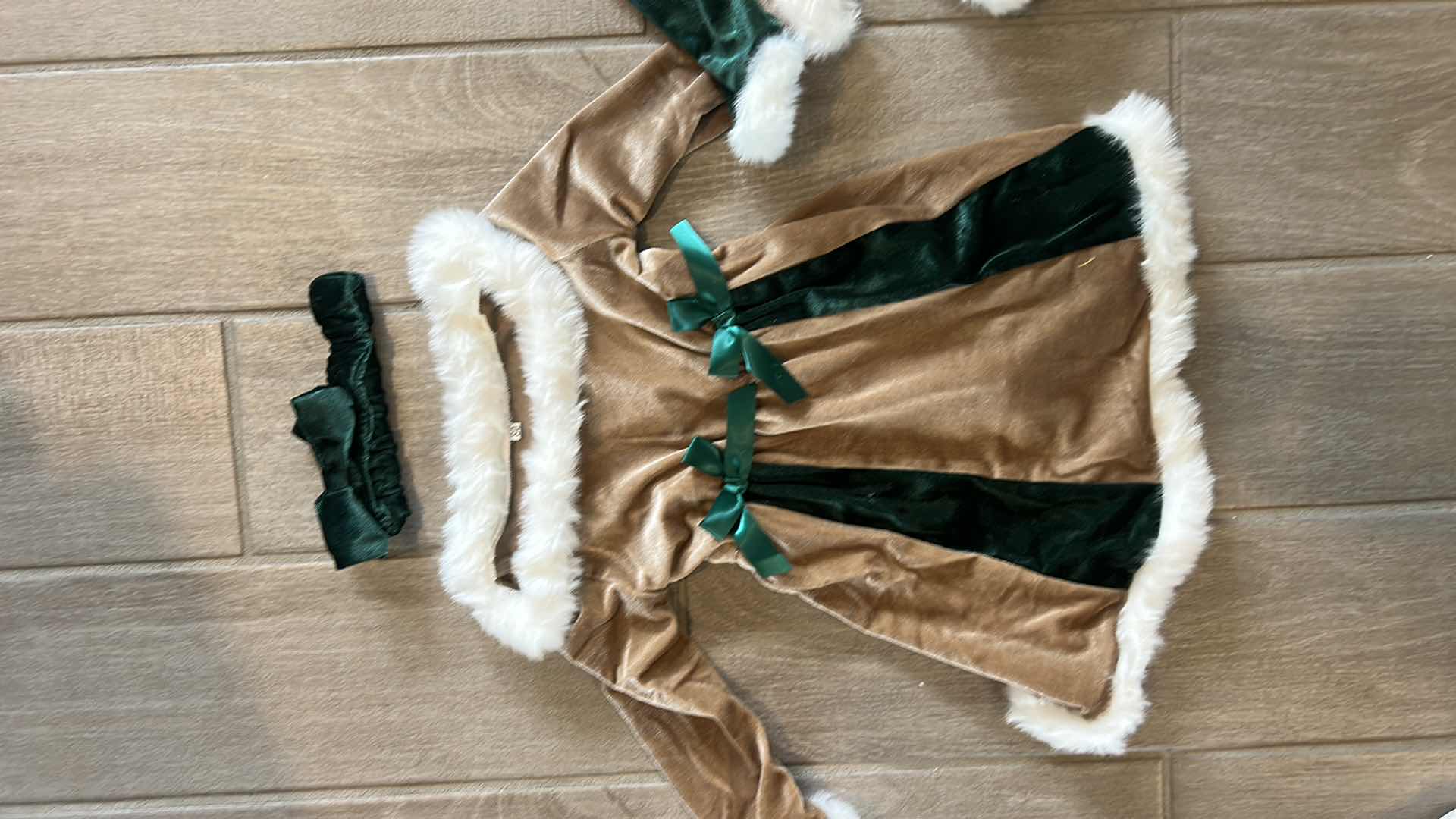 Photo 1 of 2 BABY DRESSES W HAIR BANDS Size 80