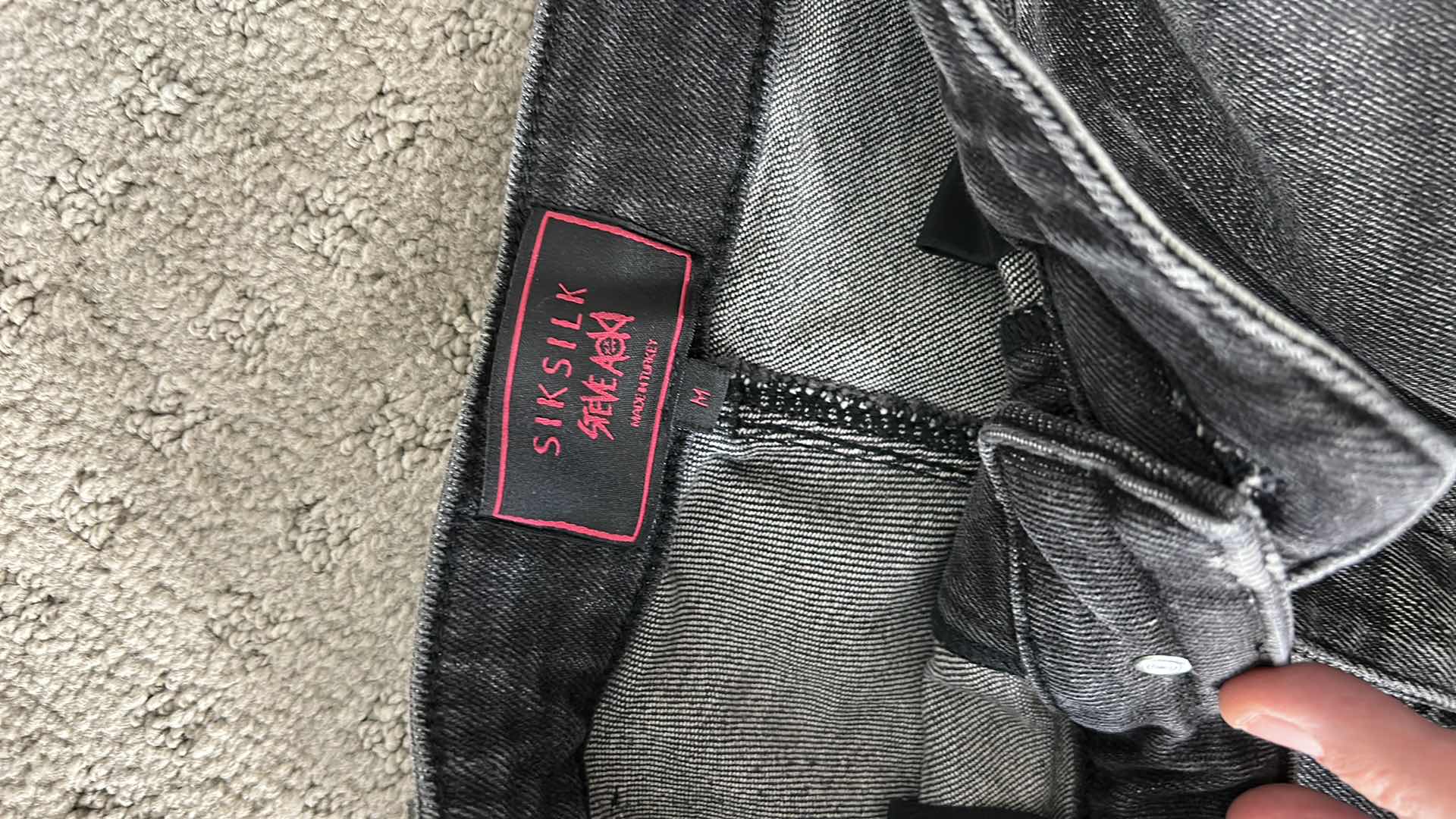 Photo 1 of MENS CALVIN KLEIN CLOTHING ASSORTMENT SEE PHOTOS FOR SIZES