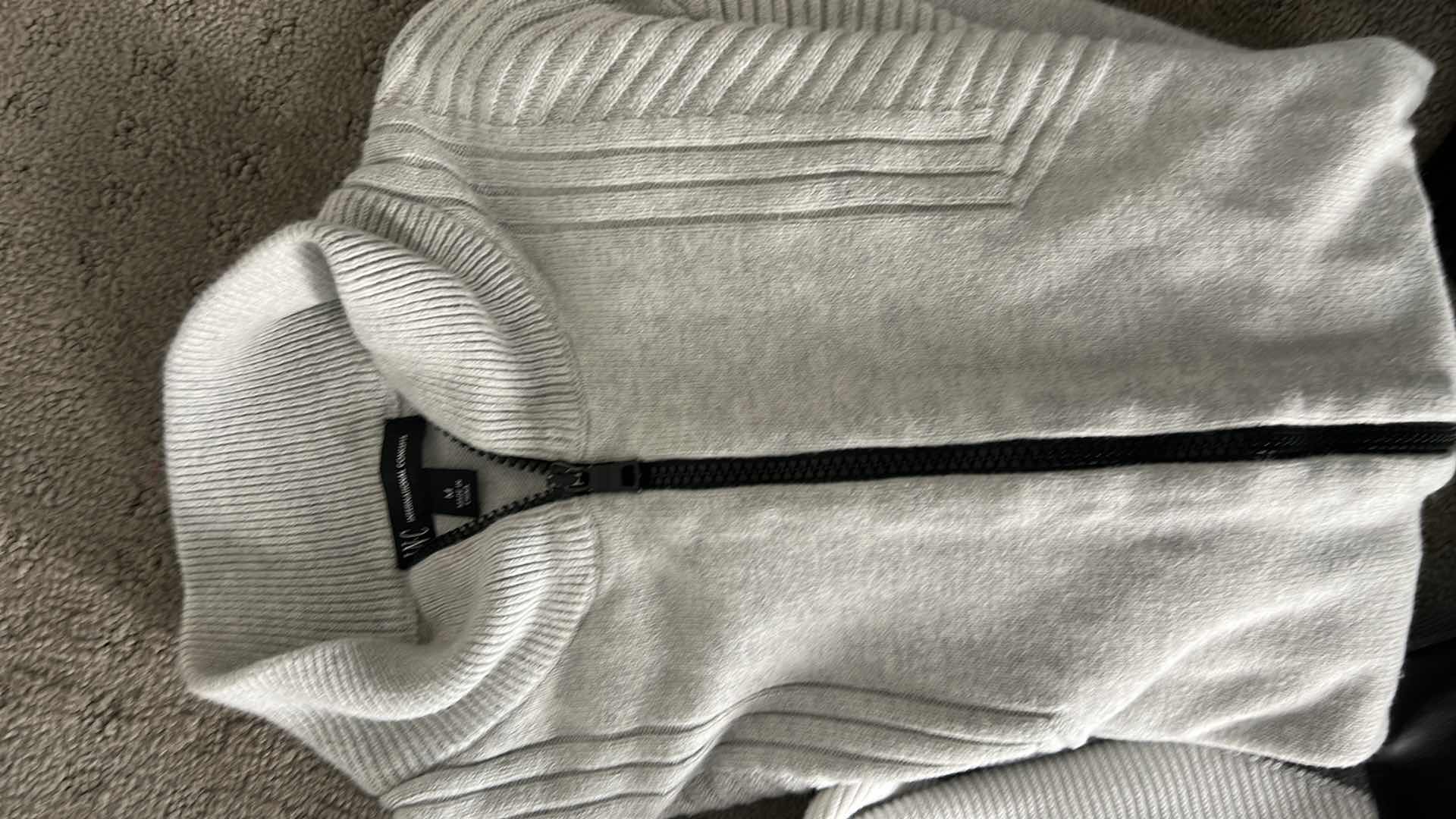 Photo 1 of MENS CALVIN KLEIN CLOTHING ASSORTMENT SEE PHOTOS FOR SIZES