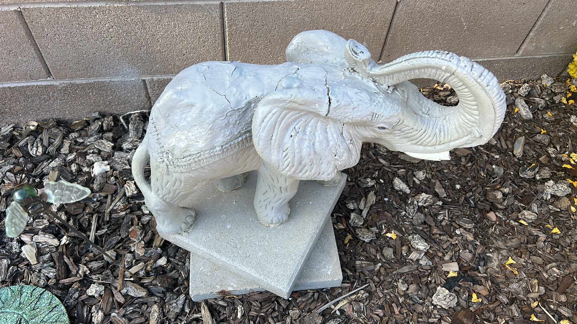 Photo 1 of OUTDOOR DECOR