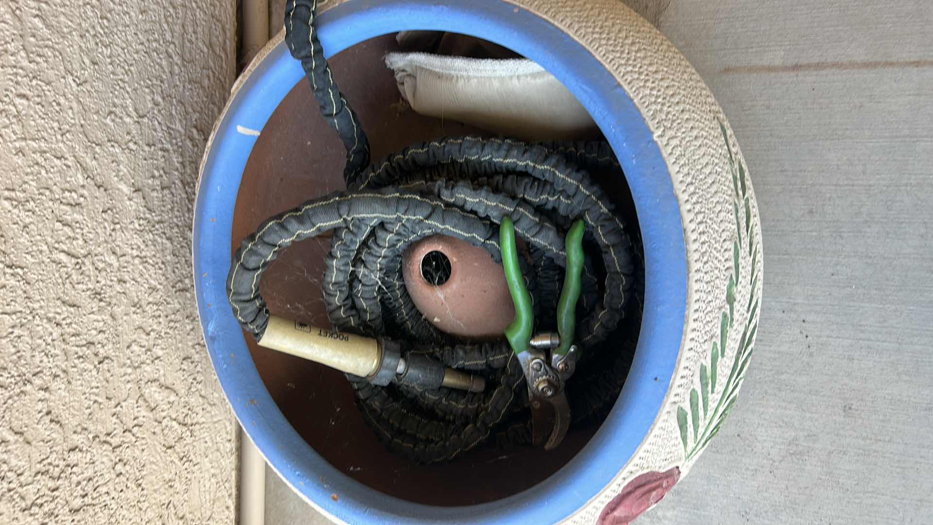 Photo 1 of HOSE AND POTTERY