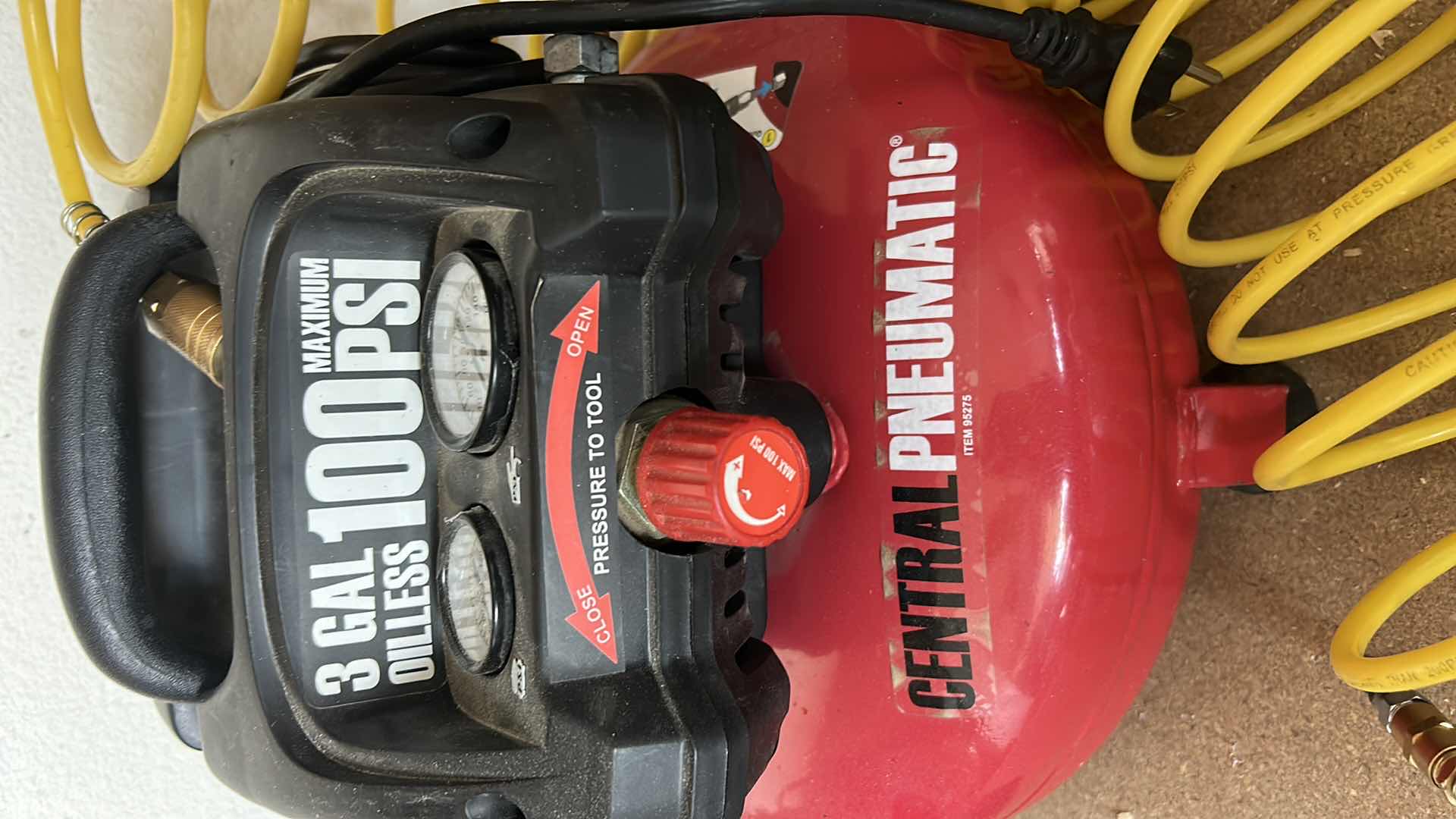 Photo 1 of 3 GALLON OILESS 100PSI AIR PRESSURE