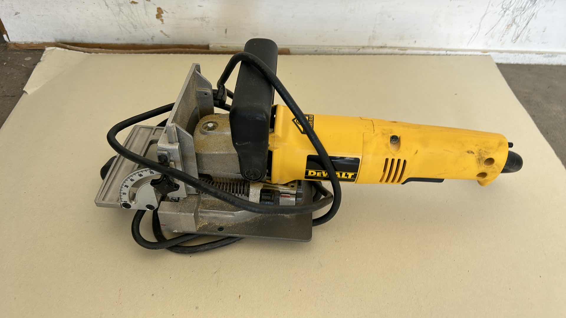 Photo 1 of DEWALT PLATE JOINER TOOL