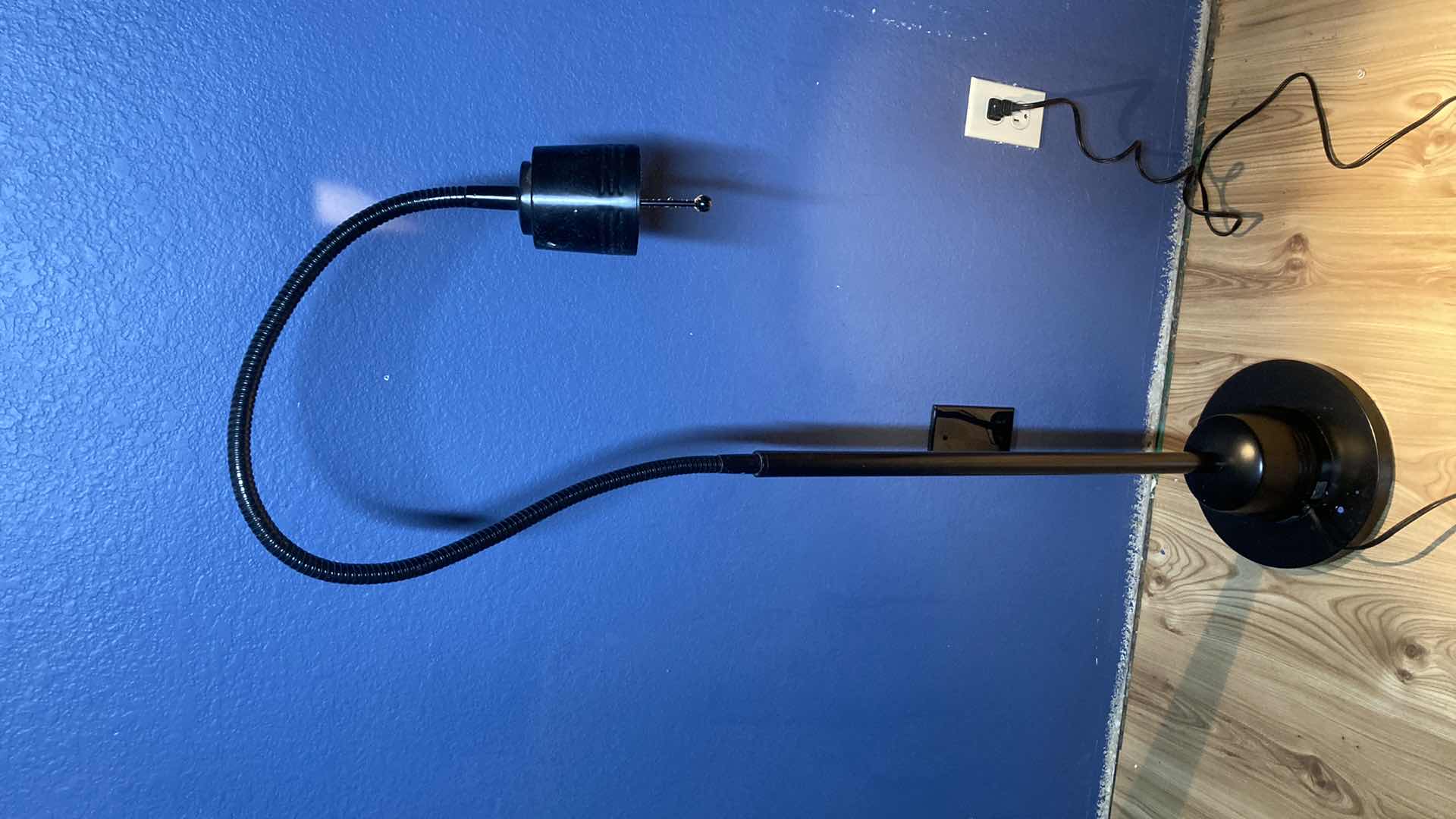 Photo 1 of LED FLEX NECK FLOOR LAMP 10” X 71”